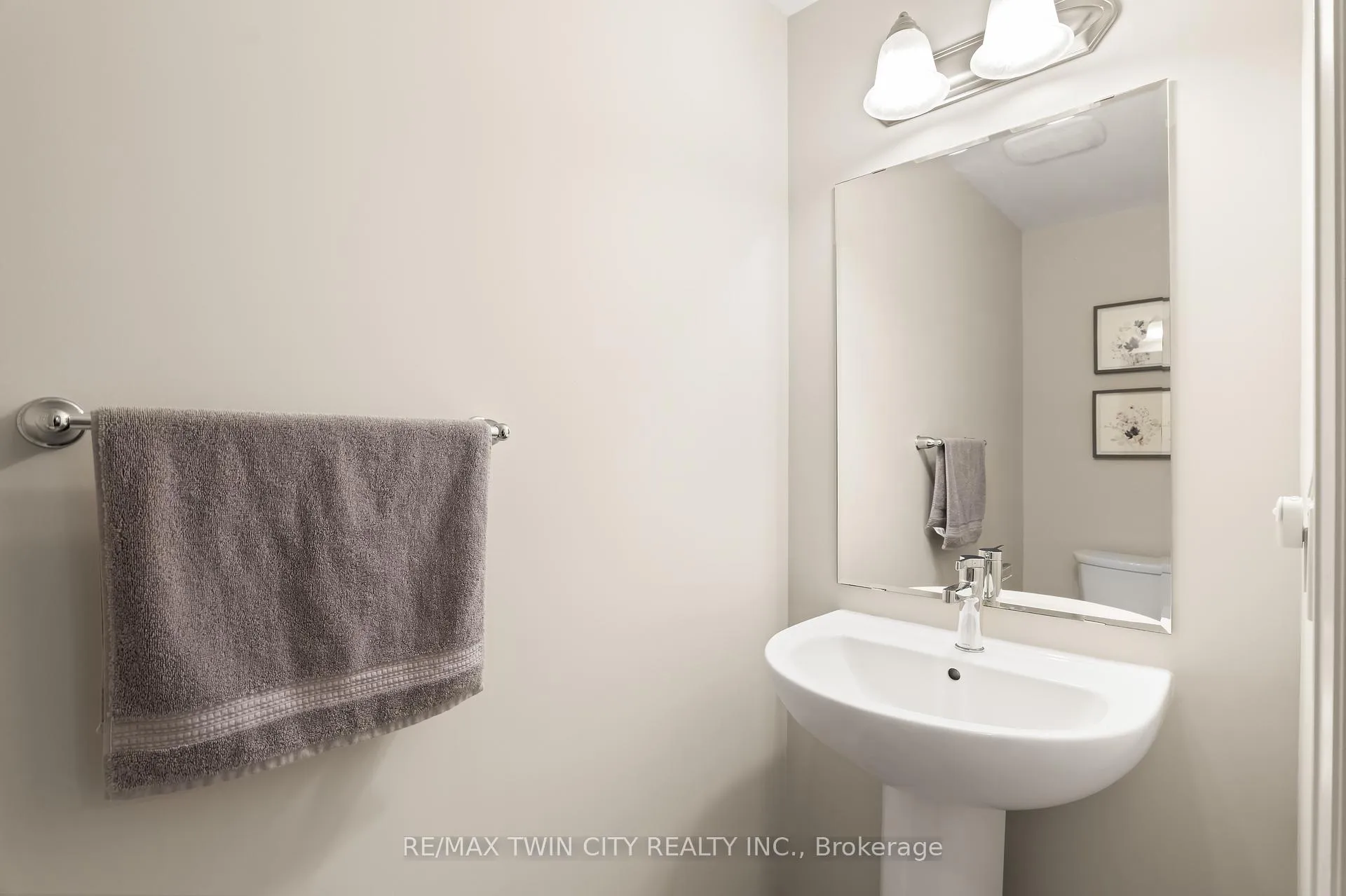 Photo 25 of 1574 Fischer Hallman Road, Kitchener — HOMEH