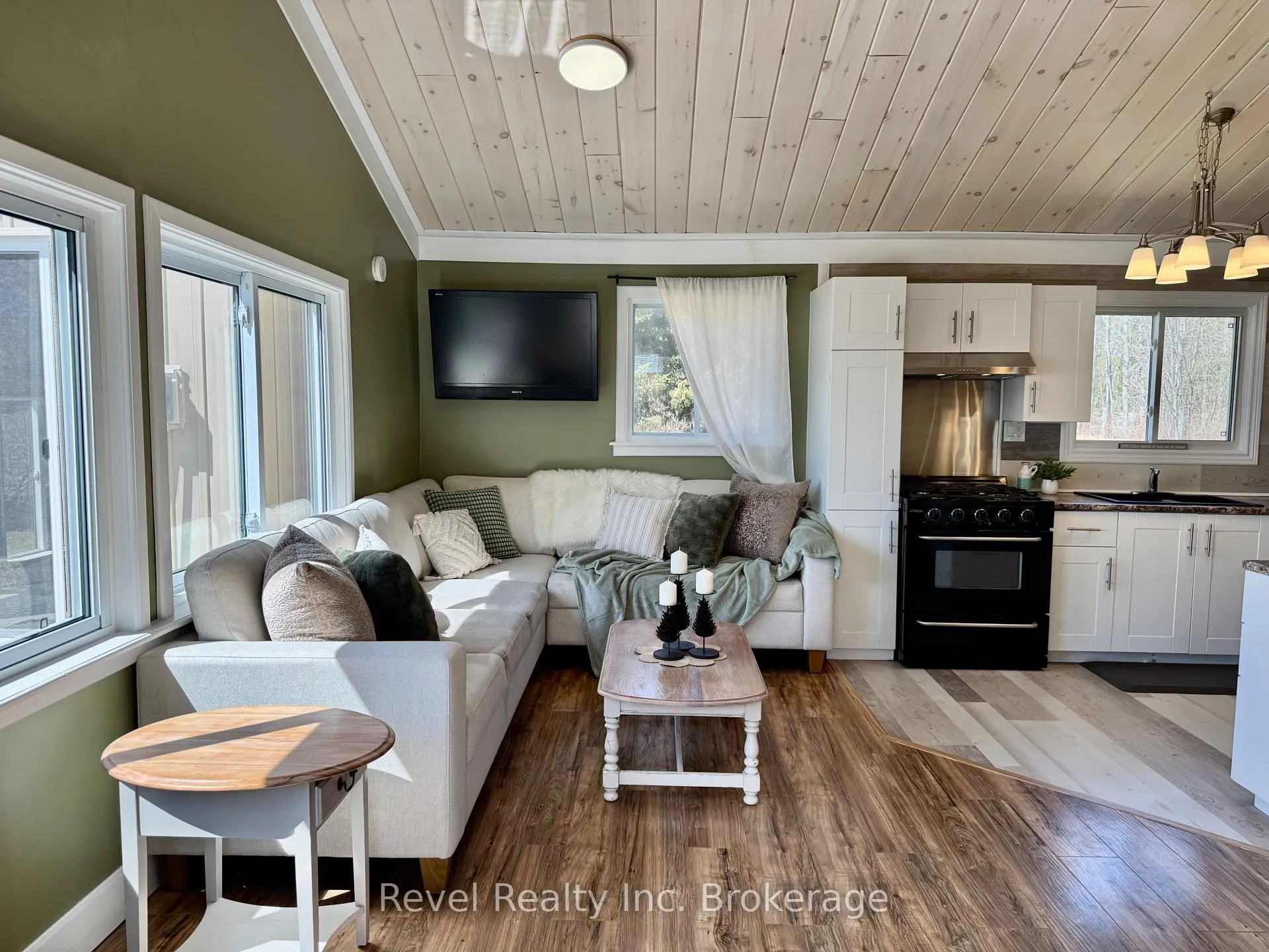 Photo 9 of 286 Mallard Haven Road, Chisholm — HOMEH