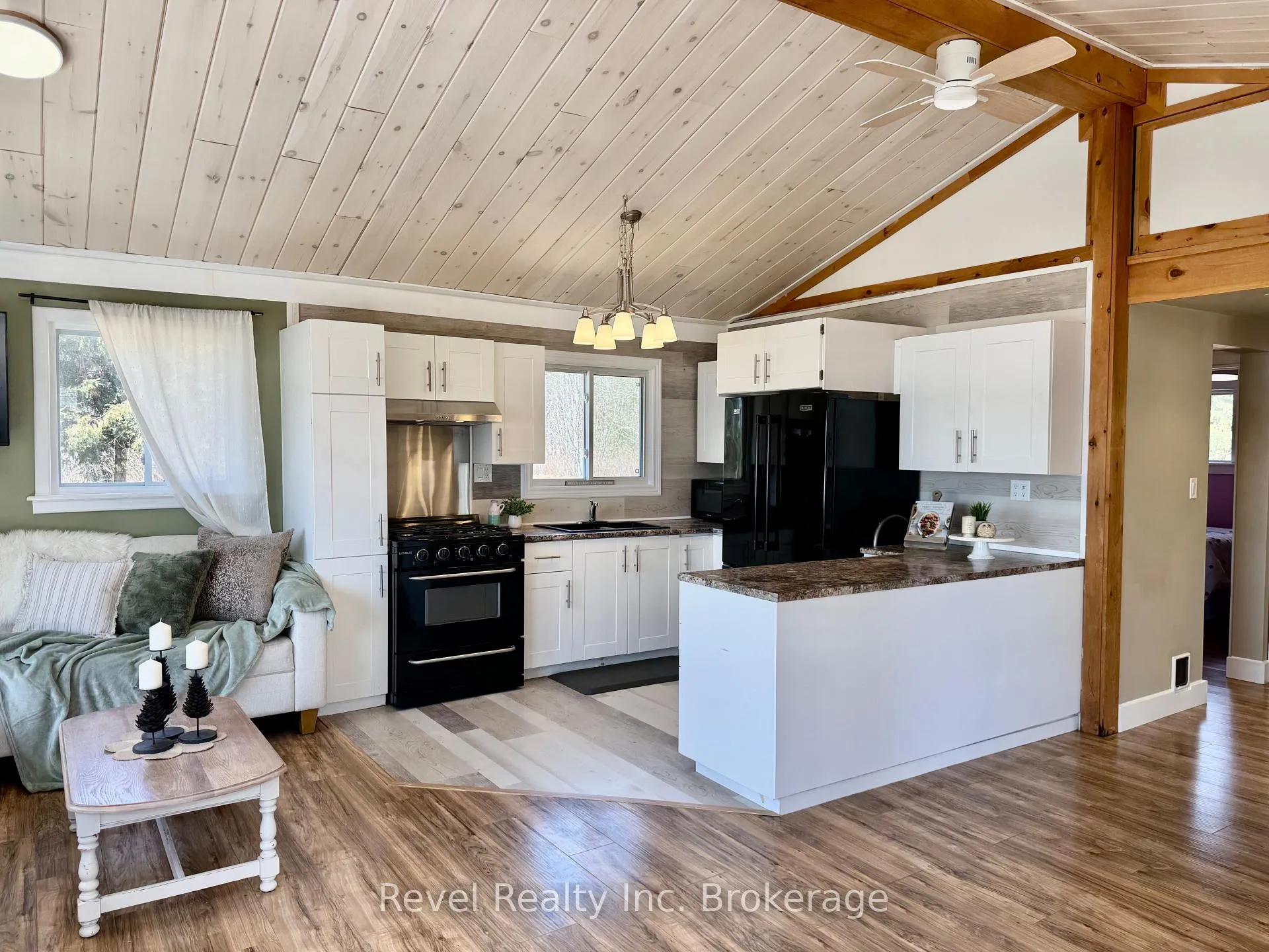 Photo 10 of 286 Mallard Haven Road, Chisholm — HOMEH