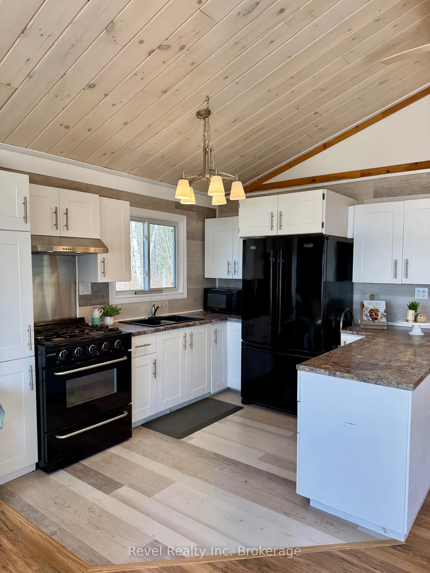 Photo 12 of 286 Mallard Haven Road, Chisholm — HOMEH