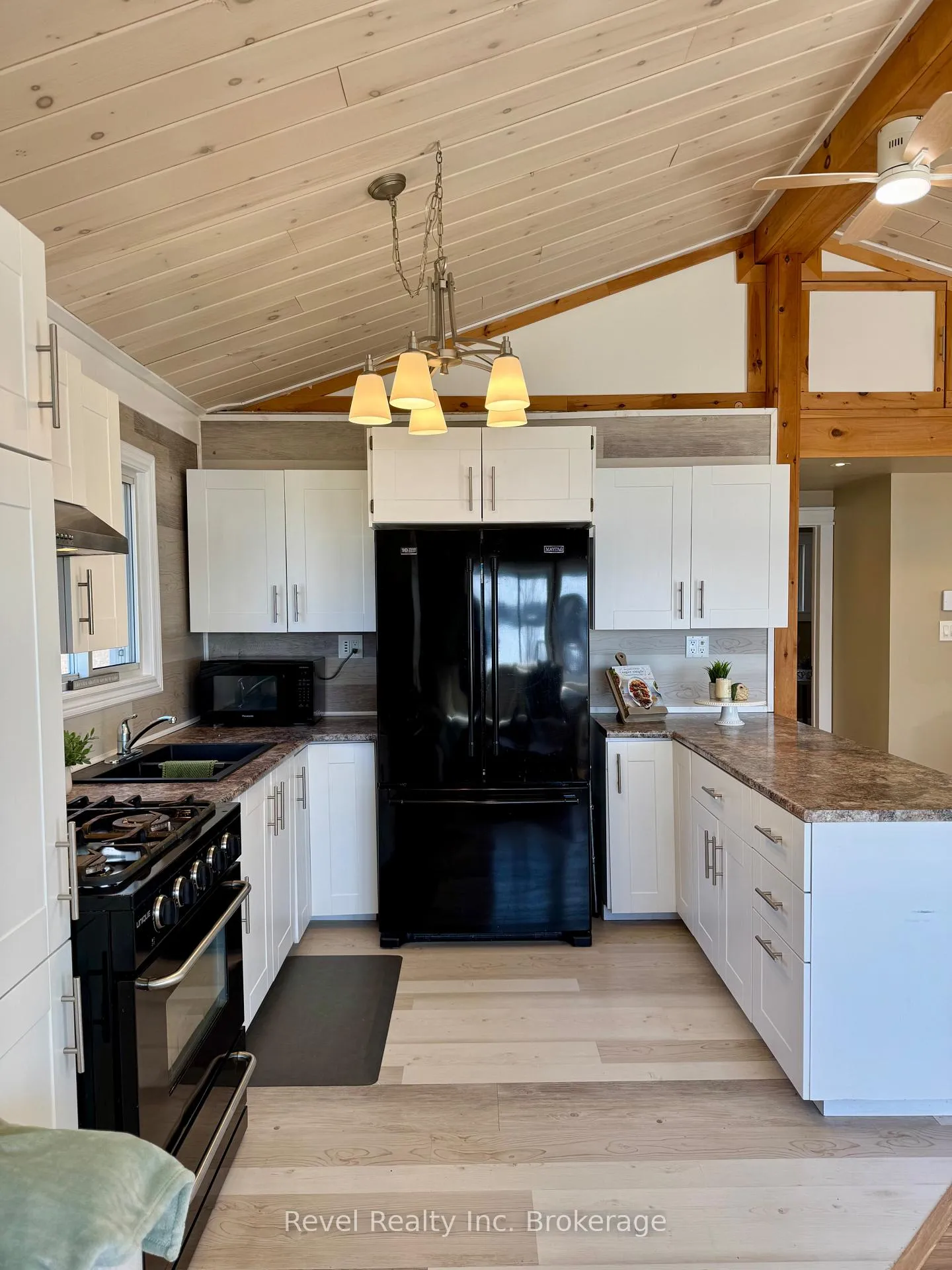 Photo 13 of 286 Mallard Haven Road, Chisholm — HOMEH