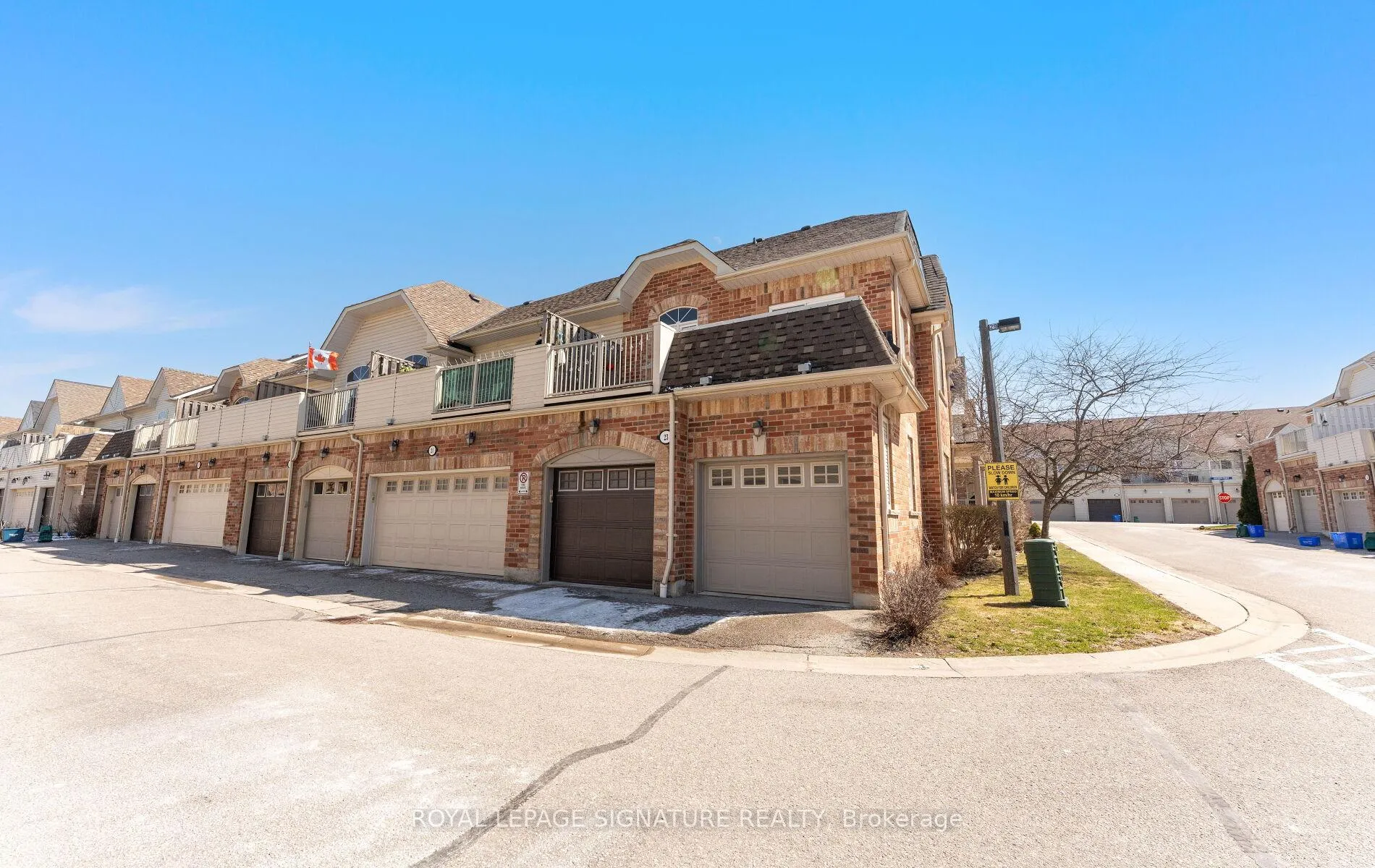 Photo 3 of 23 Yewtree Way, Whitby, Pringle Creek — HOMEH