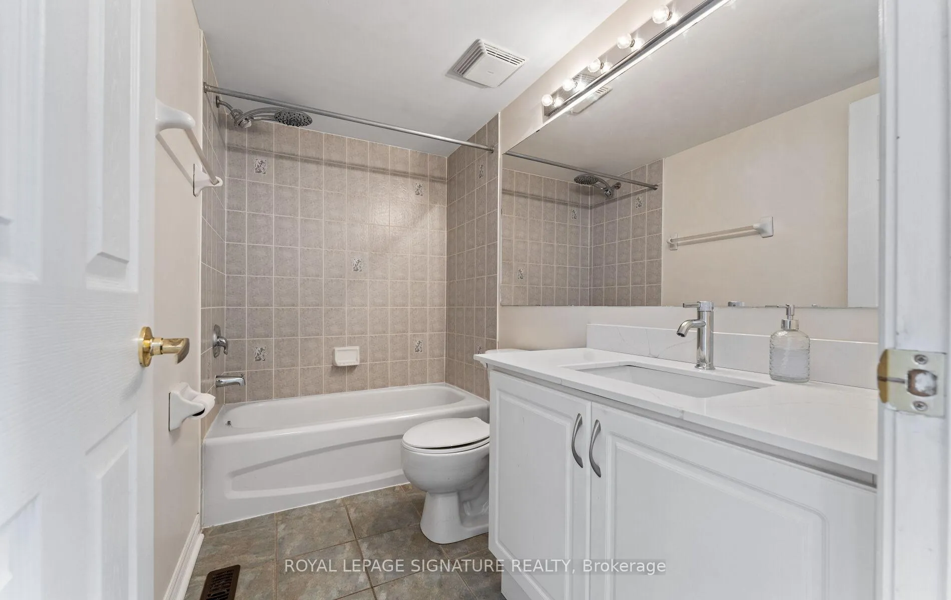 Photo 17 of 23 Yewtree Way, Whitby, Pringle Creek — HOMEH