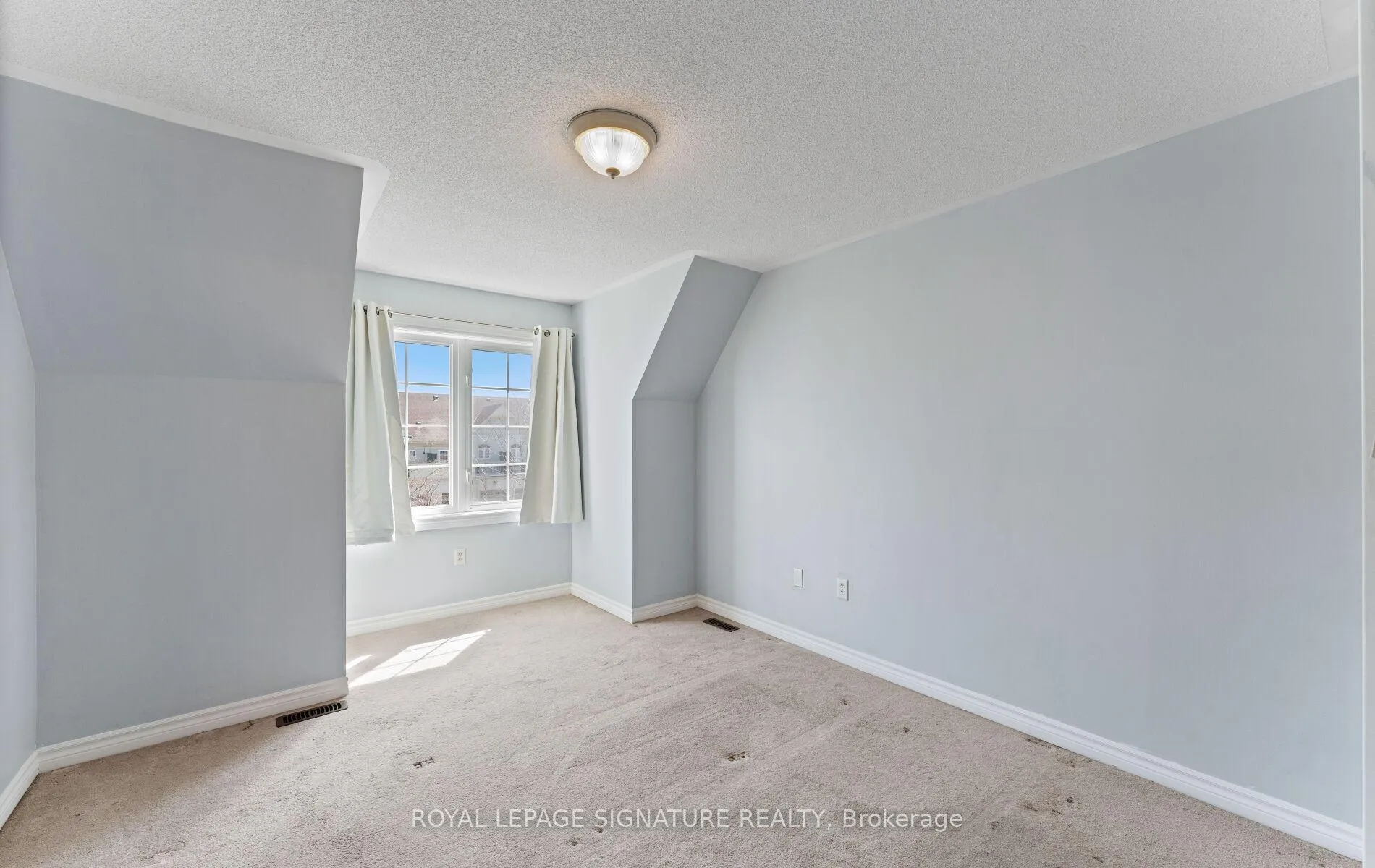 Photo 18 of 23 Yewtree Way, Whitby, Pringle Creek — HOMEH