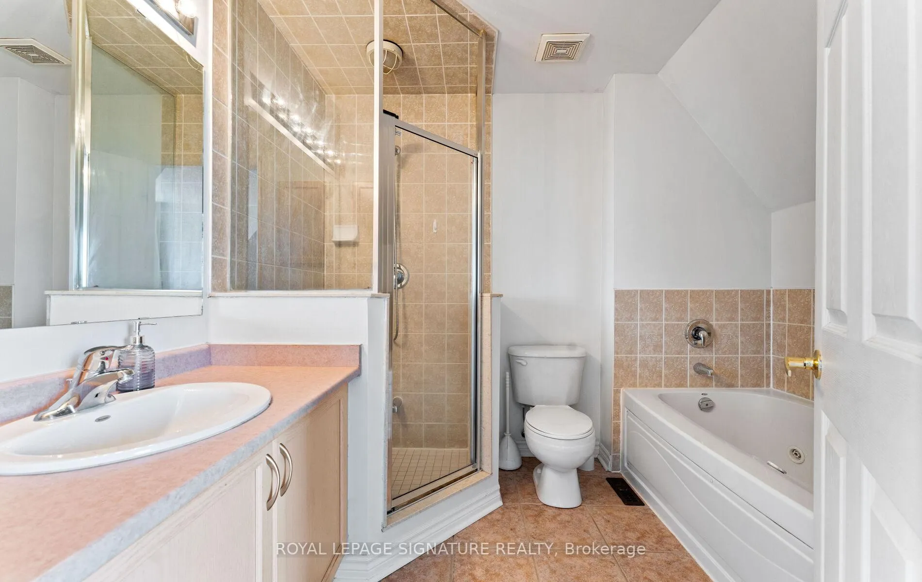 Photo 20 of 23 Yewtree Way, Whitby, Pringle Creek — HOMEH