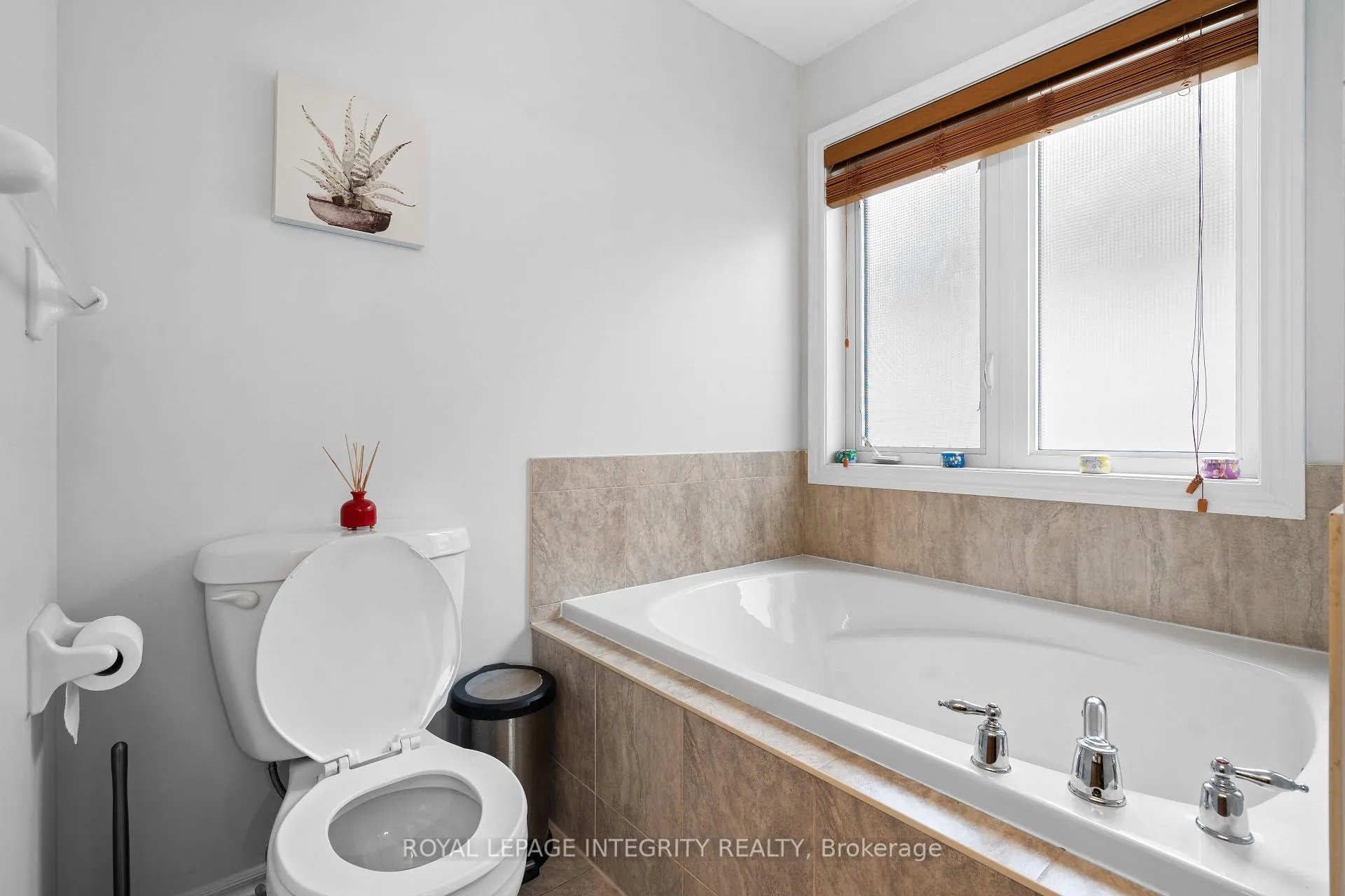 Photo 17 of 102 Sonesta Circle, Ottawa, Stittsville (North) — HOMEH