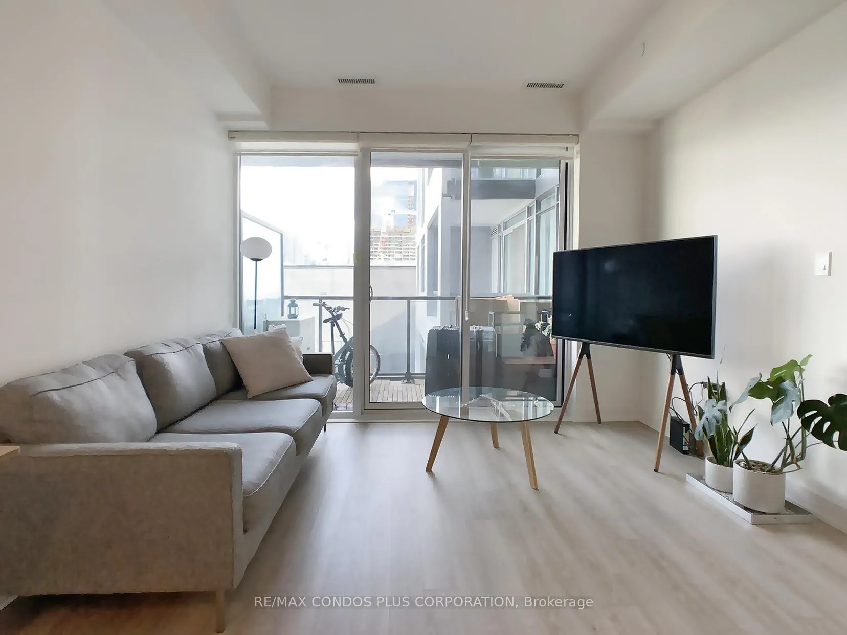 Photo 3 of Unit 1519, 576 Front Street W, Toronto, Waterfront Communities — HOMEH