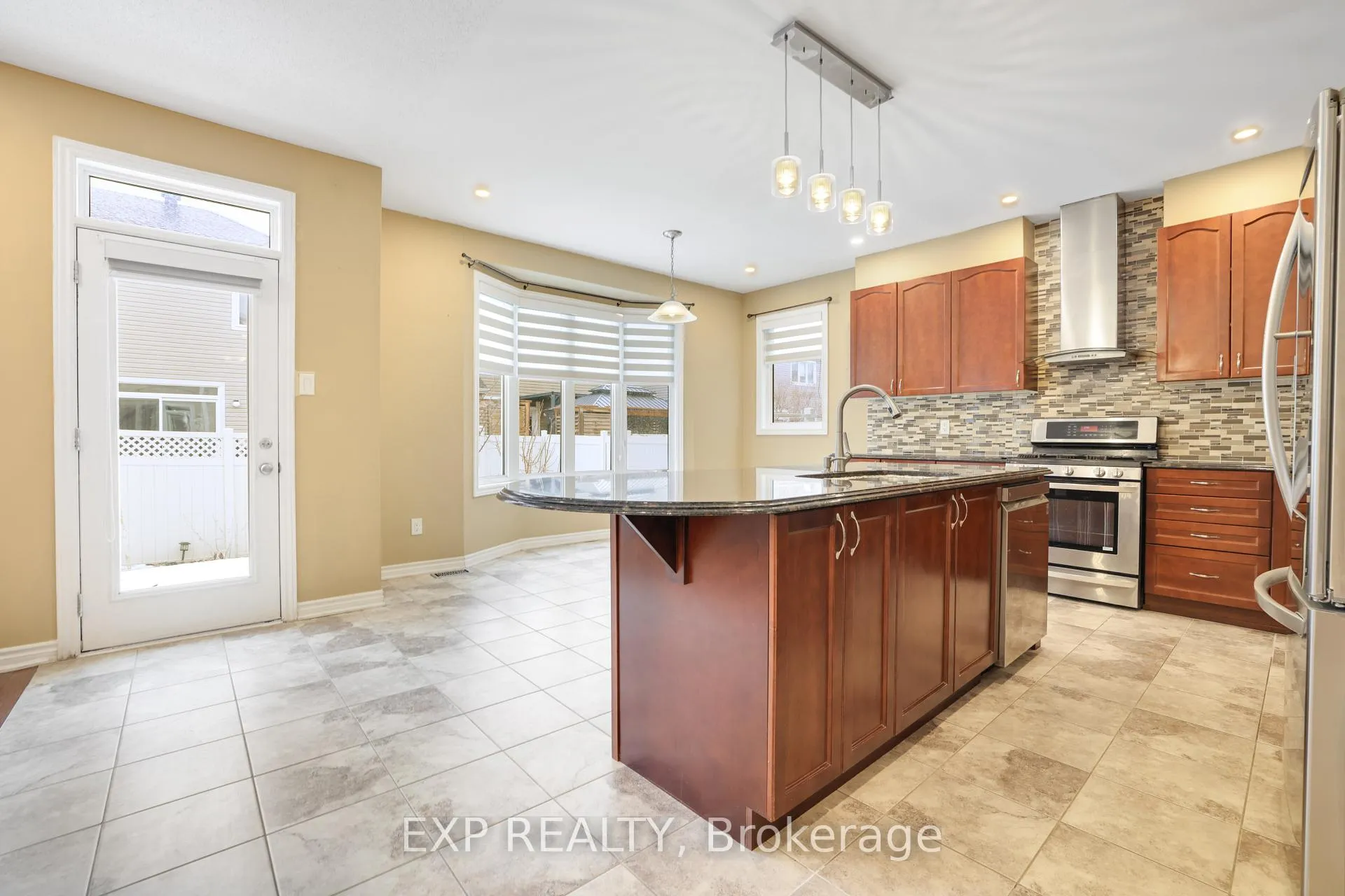 Photo 10 of 210 Rivertree Street, Ottawa, Kanata - Emerald Meadows/Trailwest — HOMEH