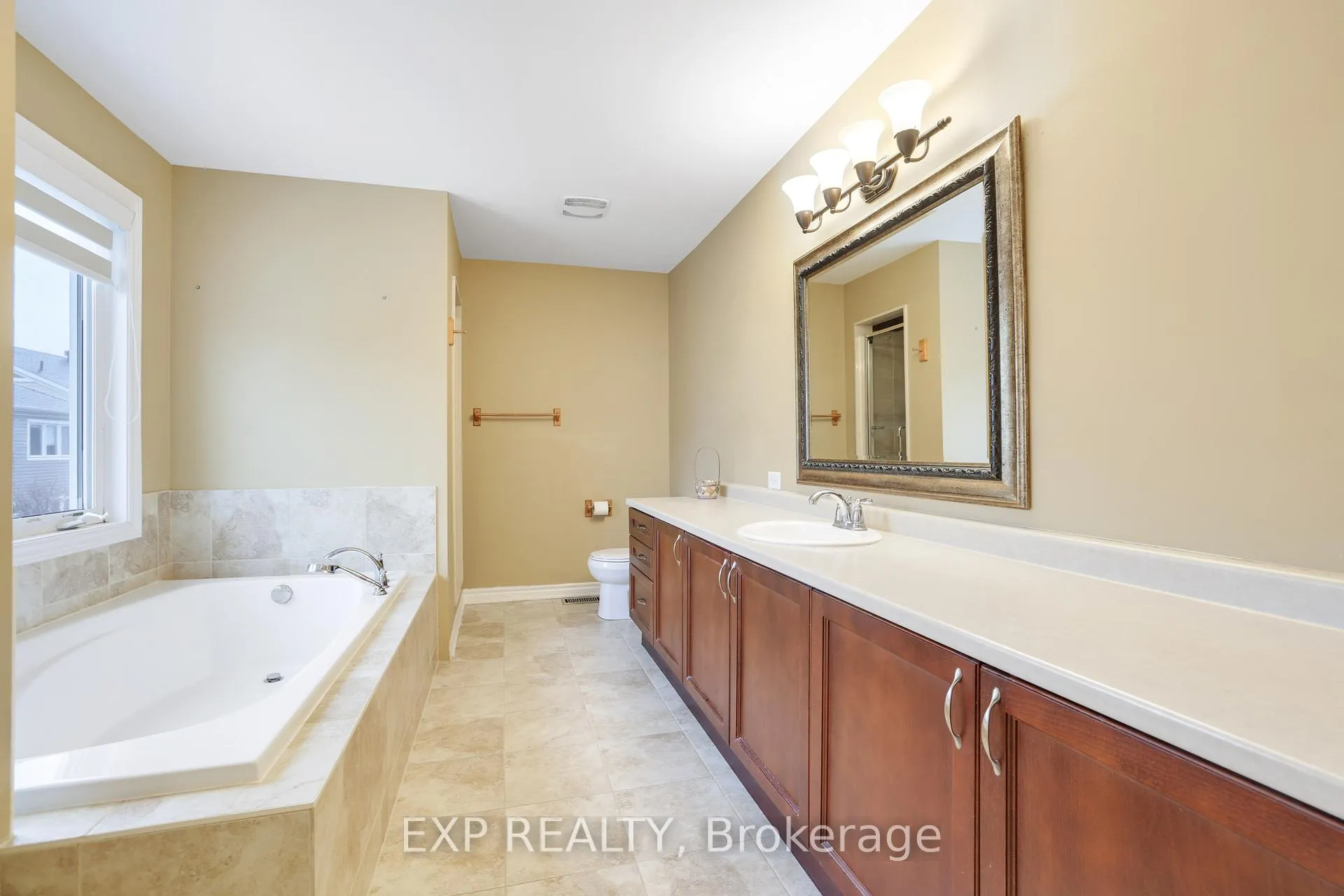 Photo 13 of 210 Rivertree Street, Ottawa, Kanata - Emerald Meadows/Trailwest — HOMEH