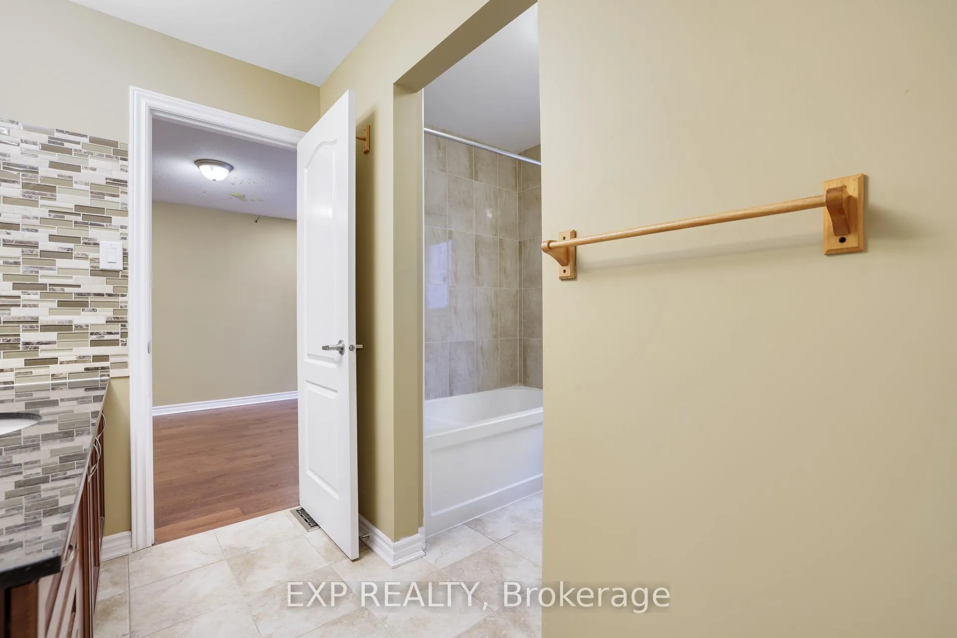Photo 18 of 210 Rivertree Street, Ottawa, Kanata - Emerald Meadows/Trailwest — HOMEH