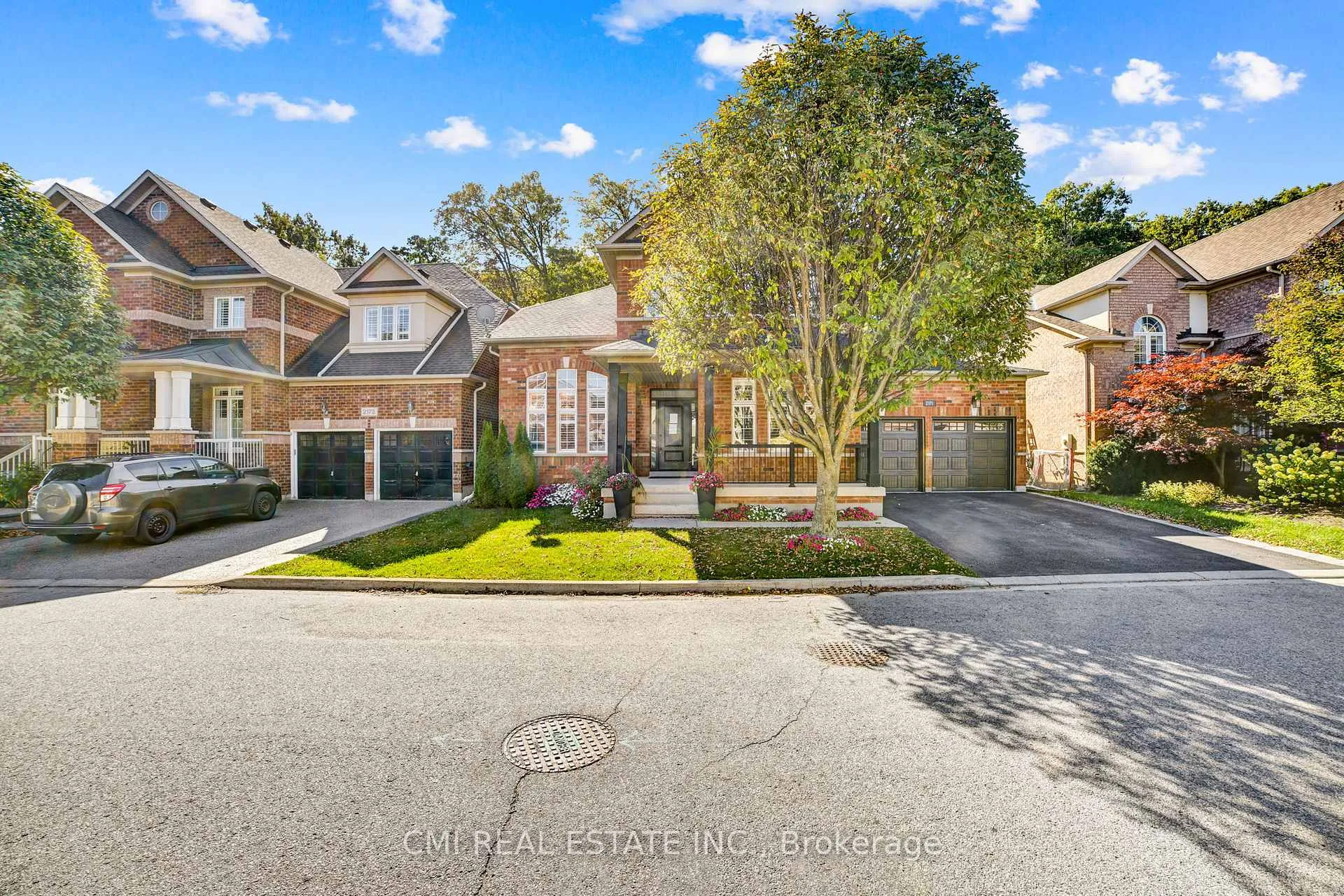 Front of 2171 Jardine Crescent