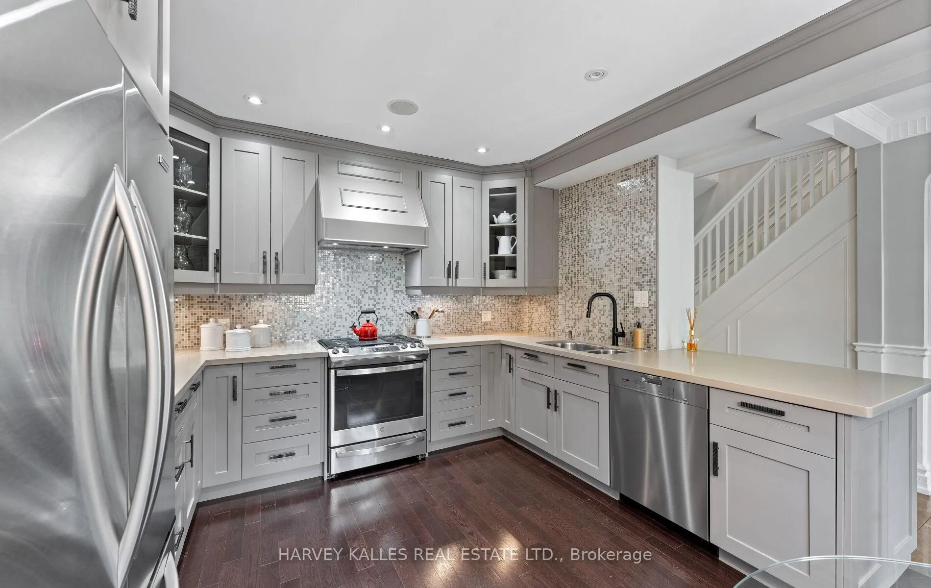 Photo 9 of 112 Mason Boulevard, Toronto, Bedford Park-Nortown — HOMEH