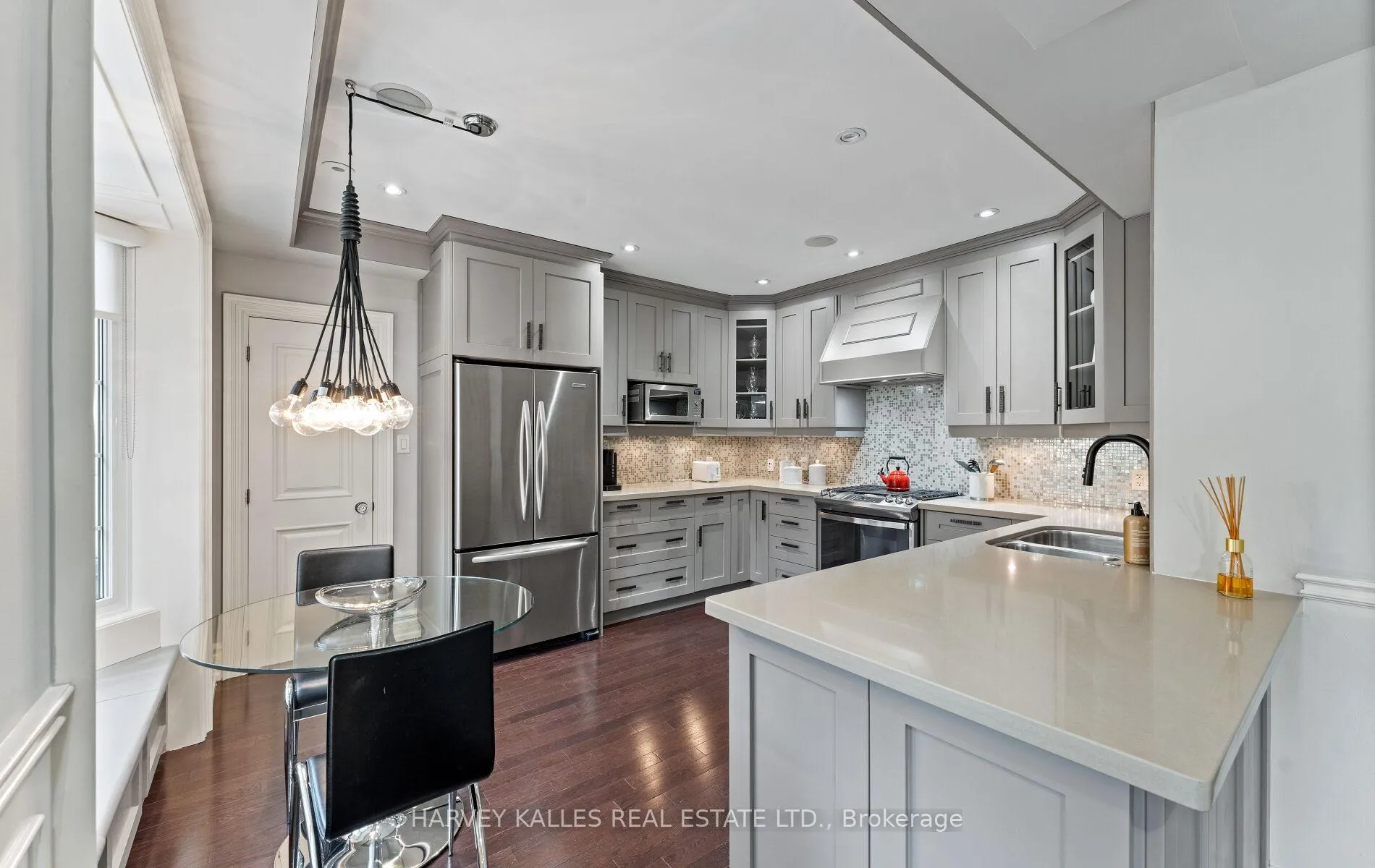 Photo 10 of 112 Mason Boulevard, Toronto, Bedford Park-Nortown — HOMEH