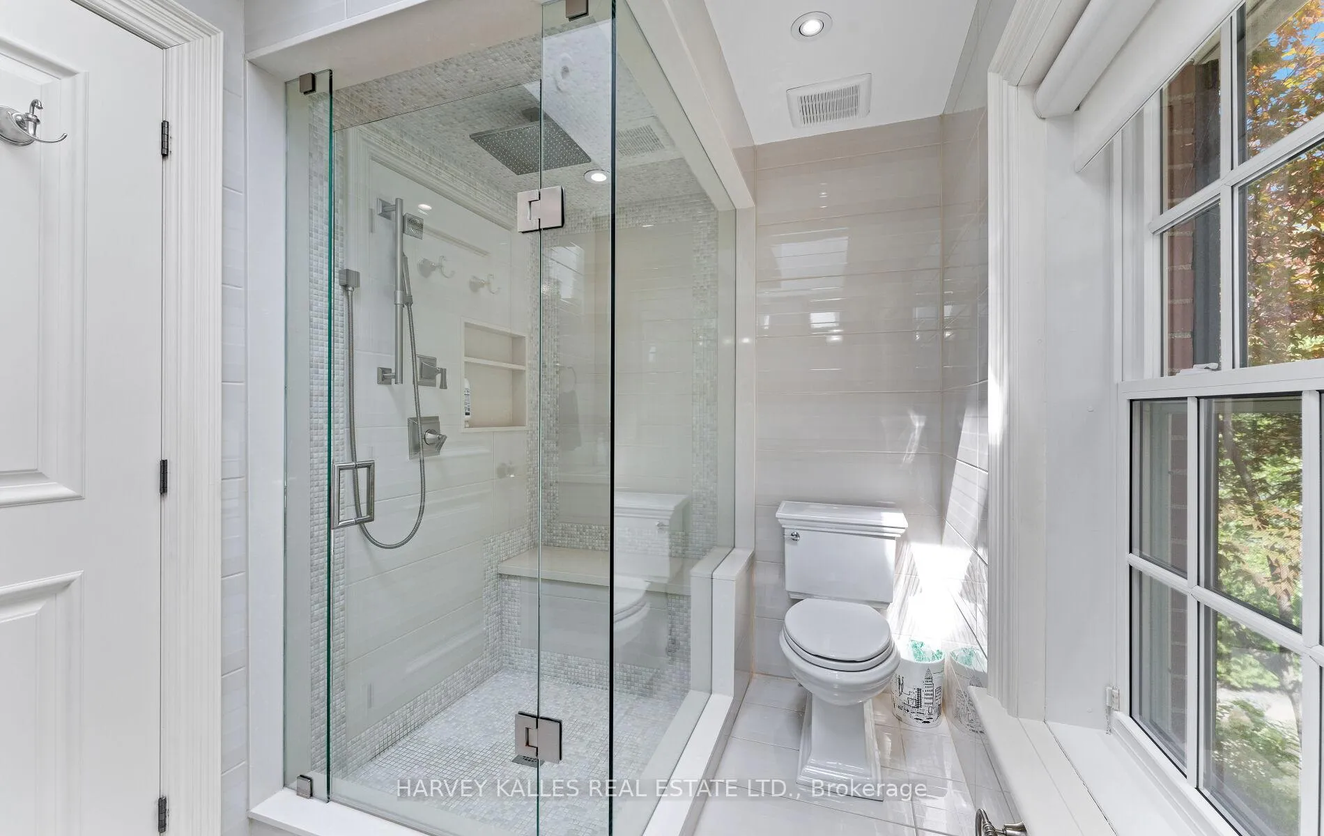 Photo 23 of 112 Mason Boulevard, Toronto, Bedford Park-Nortown — HOMEH