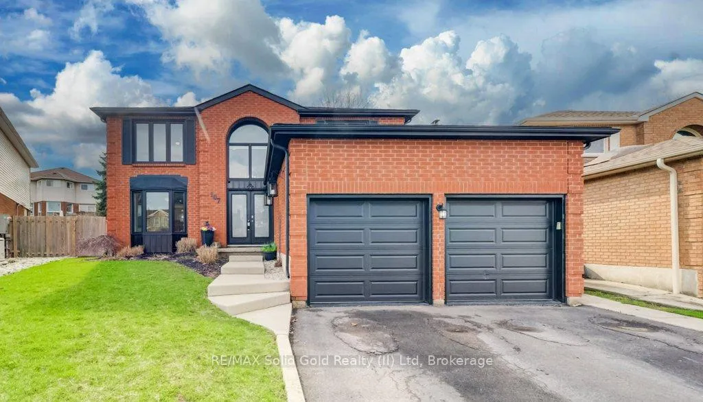Photo 2 of 107 Old Park Lane, Kitchener — HOMEH