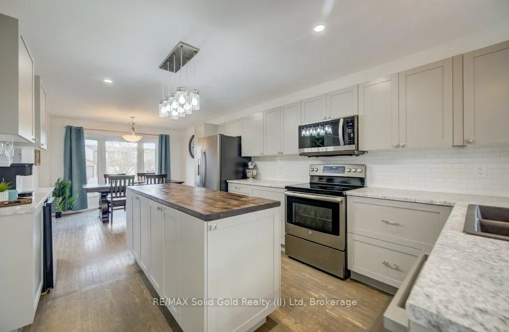 Photo 11 of 107 Old Park Lane, Kitchener — HOMEH