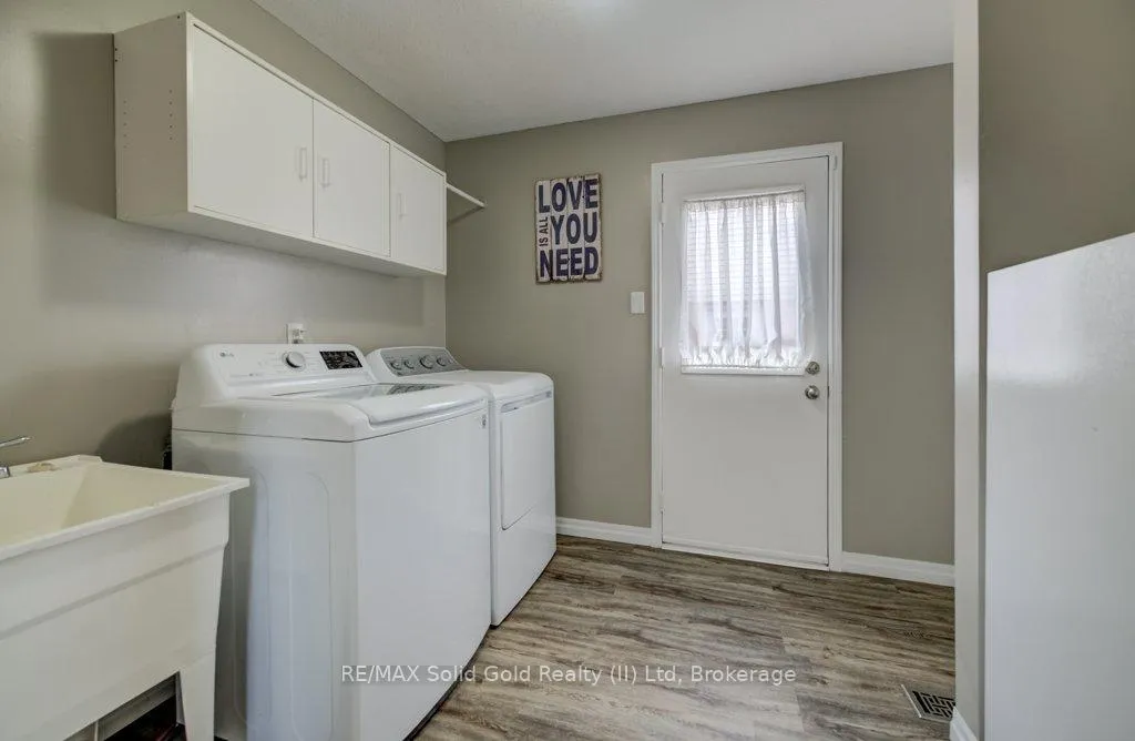 Photo 25 of 107 Old Park Lane, Kitchener — HOMEH