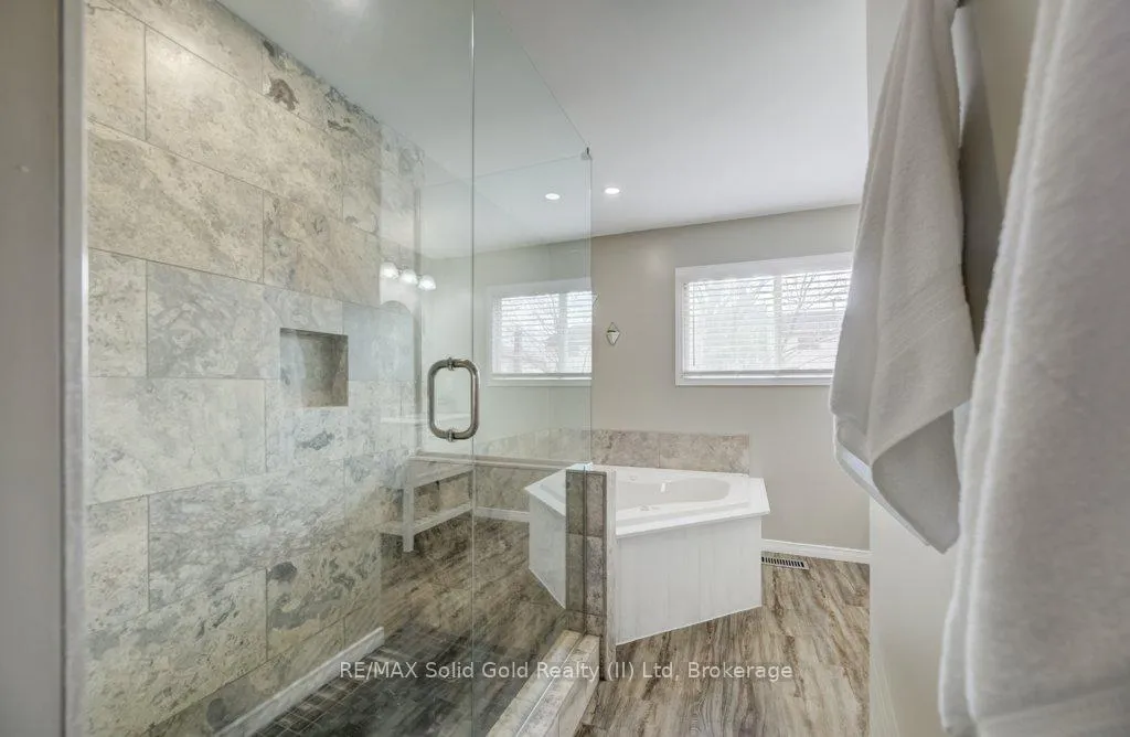 Photo 29 of 107 Old Park Lane, Kitchener — HOMEH