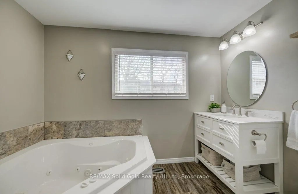 Photo 30 of 107 Old Park Lane, Kitchener — HOMEH