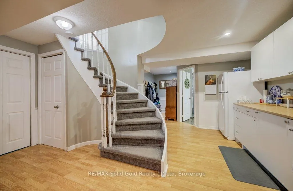 Photo 37 of 107 Old Park Lane, Kitchener — HOMEH