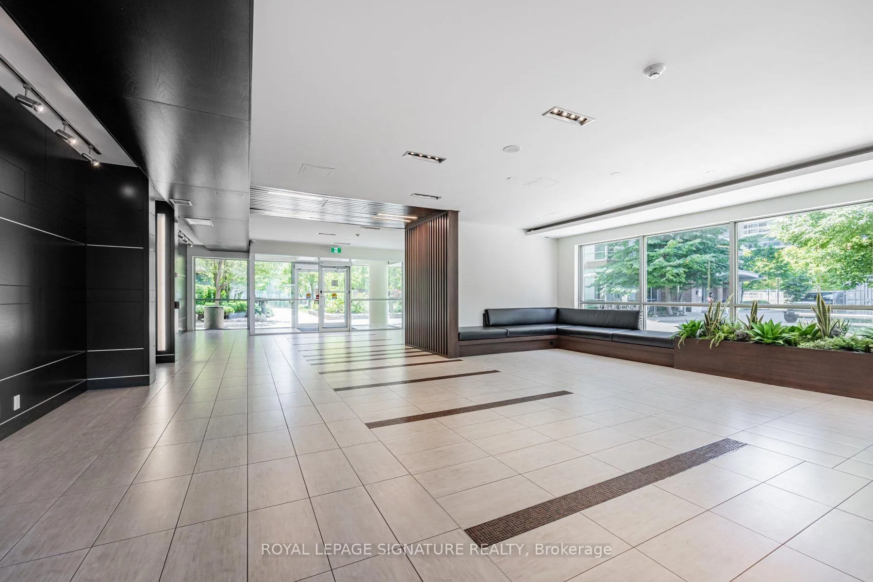 Photo 3 of Unit 2105, 80 Western Battery Road, Toronto, Niagara — HOMEH