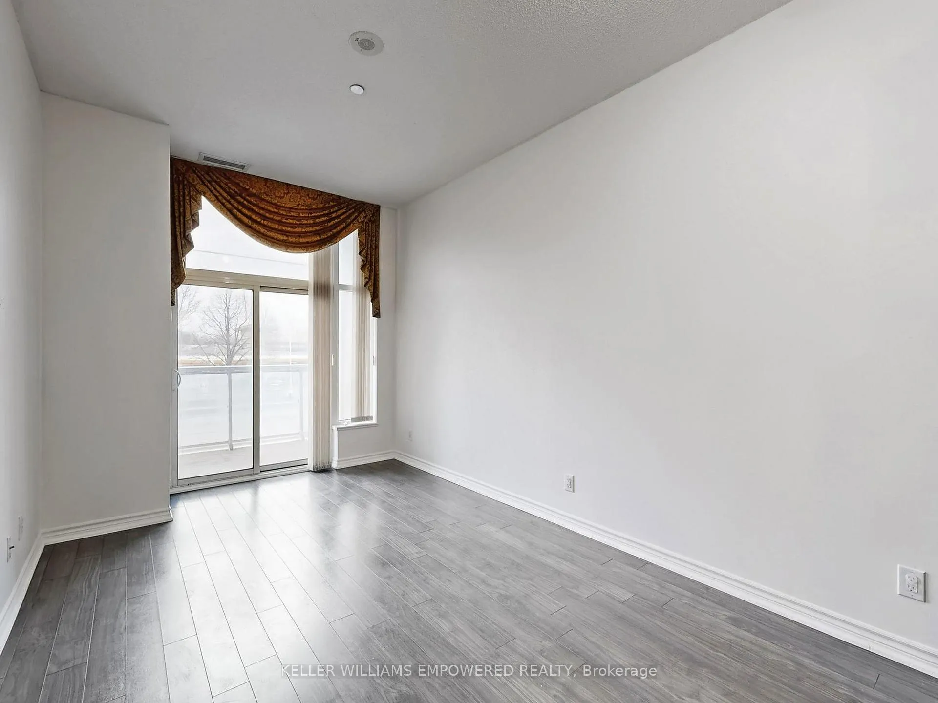 Photo 7 of Unit 120, 8323 Kennedy Road, Markham, Village Green-South Unionville — HOMEH