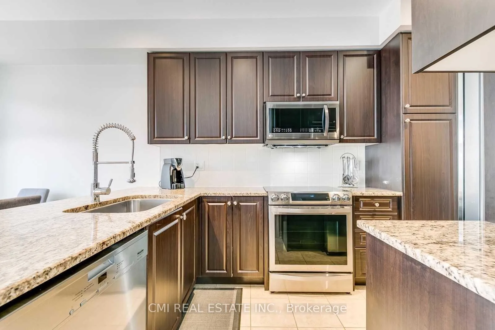 Photo 11 of 46 Losino Street, Caledon, Rural Caledon — HOMEH