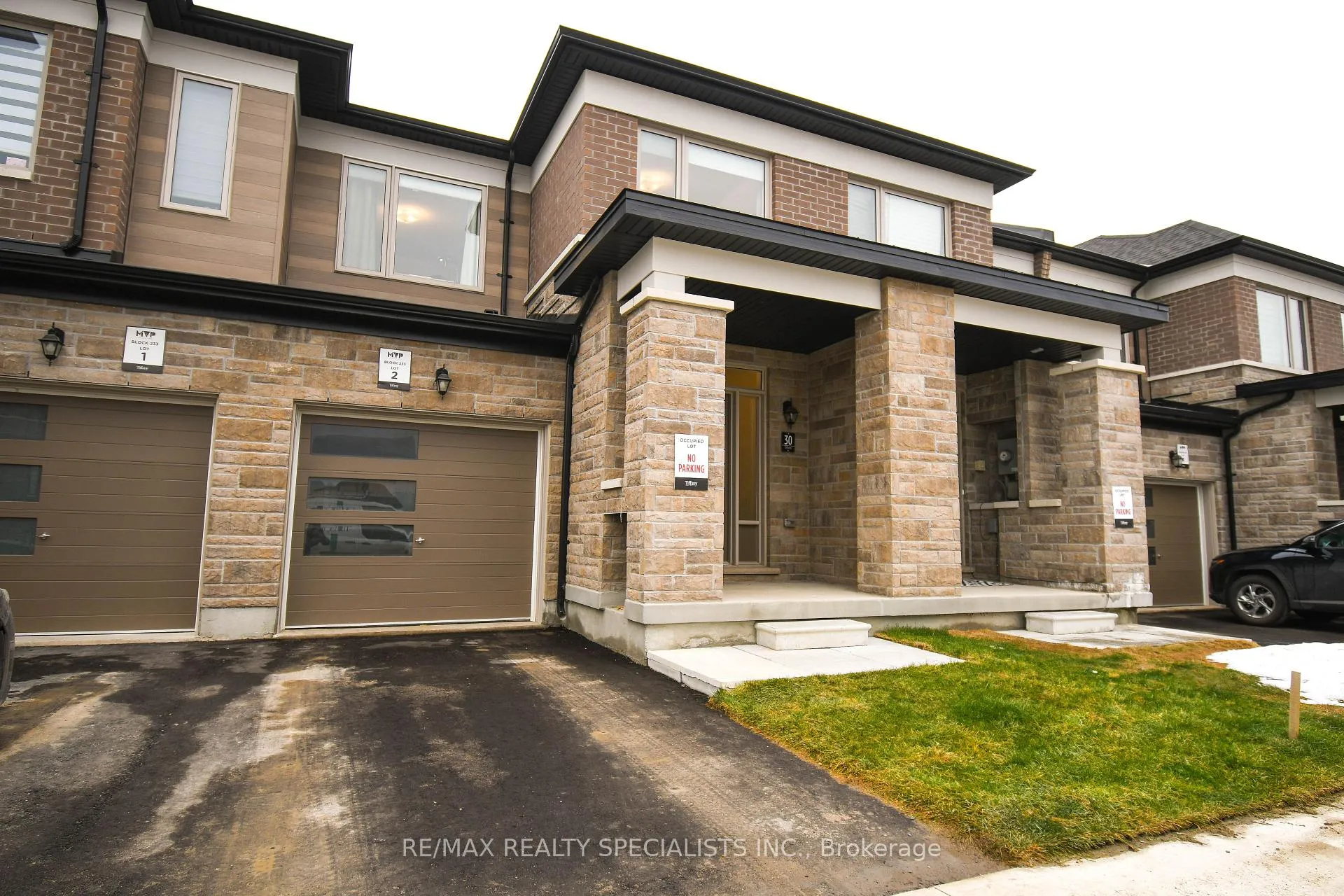 Photo 3 of 30 Valleybrook Road, Barrie, Rural Barrie Southeast — HOMEH