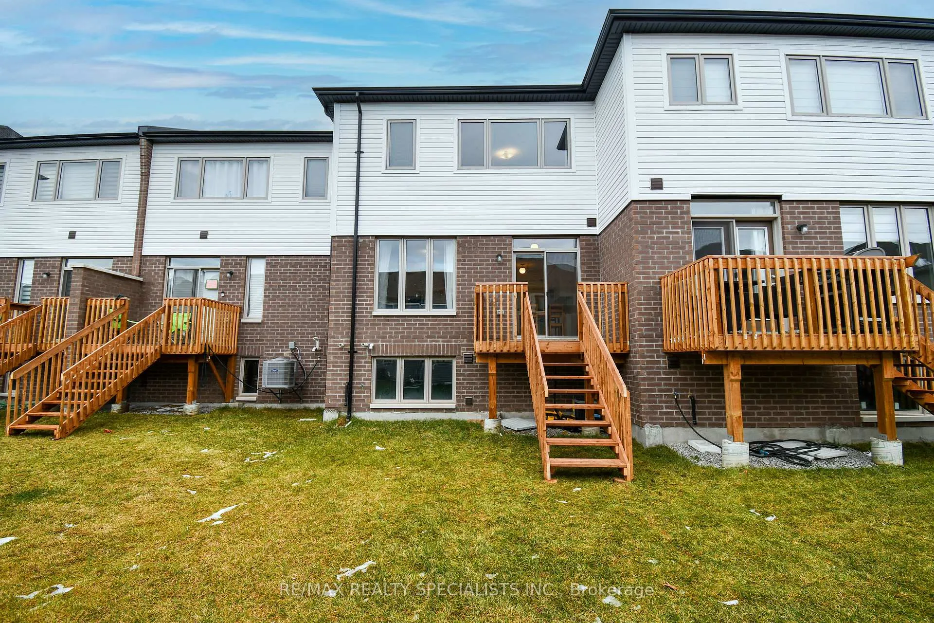 Photo 4 of 30 Valleybrook Road, Barrie, Rural Barrie Southeast — HOMEH