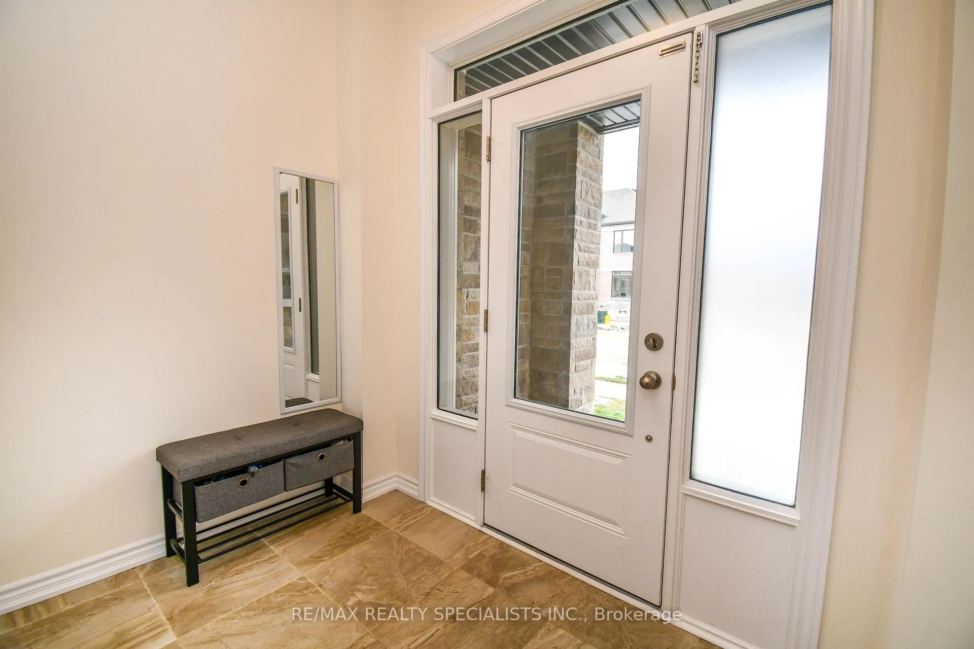 Photo 8 of 30 Valleybrook Road, Barrie, Rural Barrie Southeast — HOMEH