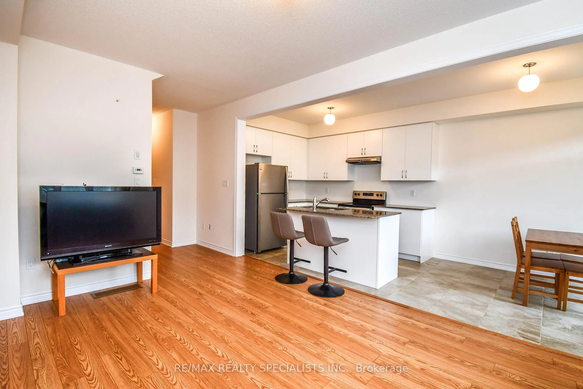 Photo 11 of 30 Valleybrook Road, Barrie, Rural Barrie Southeast — HOMEH