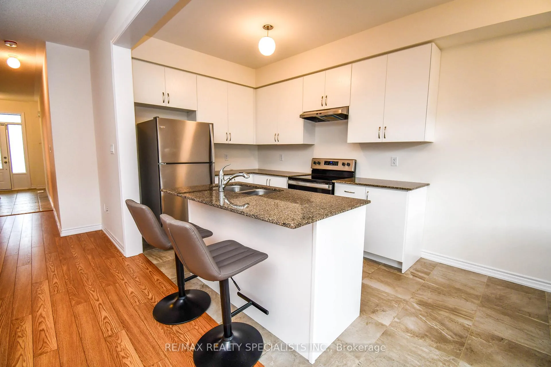 Photo 13 of 30 Valleybrook Road, Barrie, Rural Barrie Southeast — HOMEH
