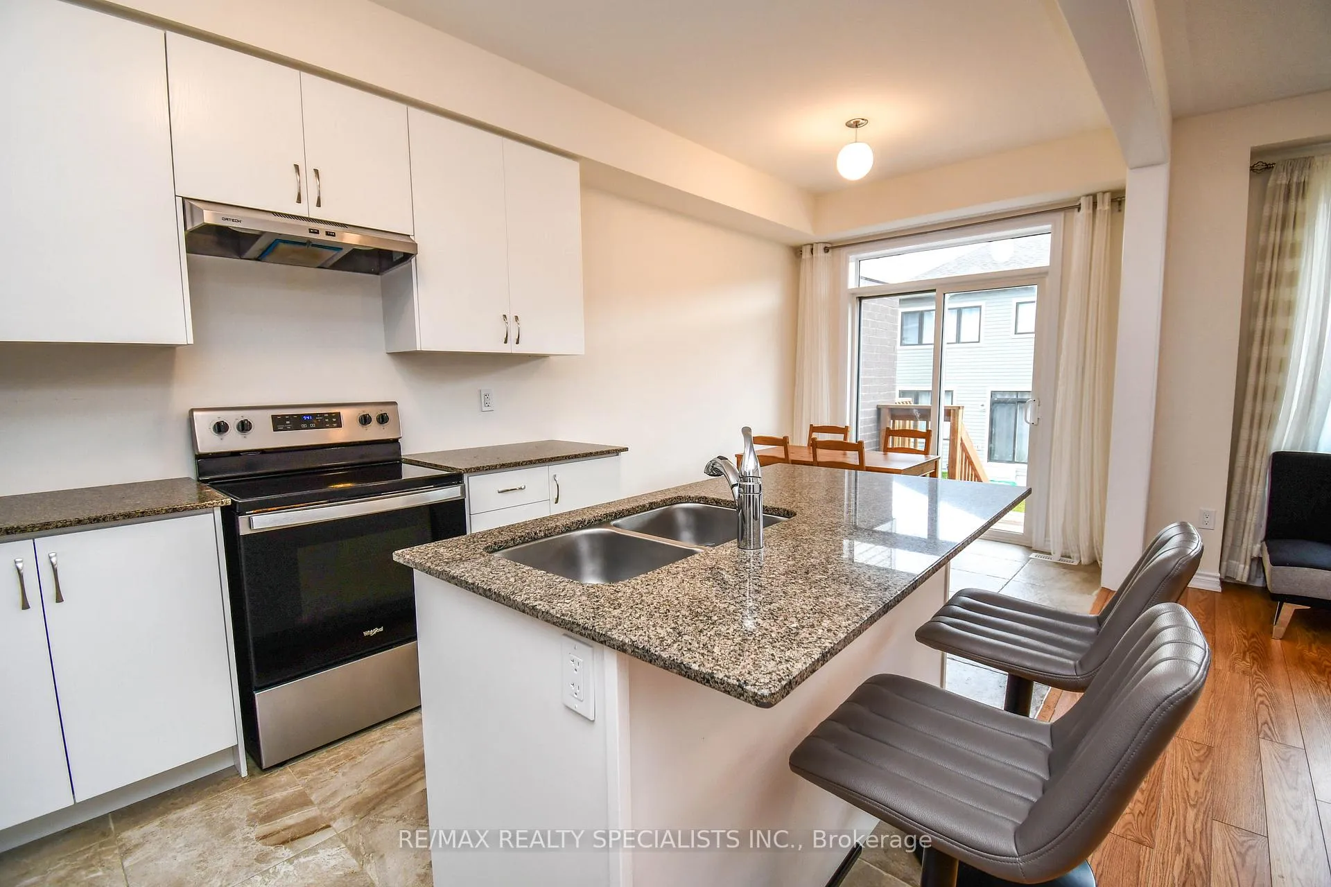 Photo 14 of 30 Valleybrook Road, Barrie, Rural Barrie Southeast — HOMEH
