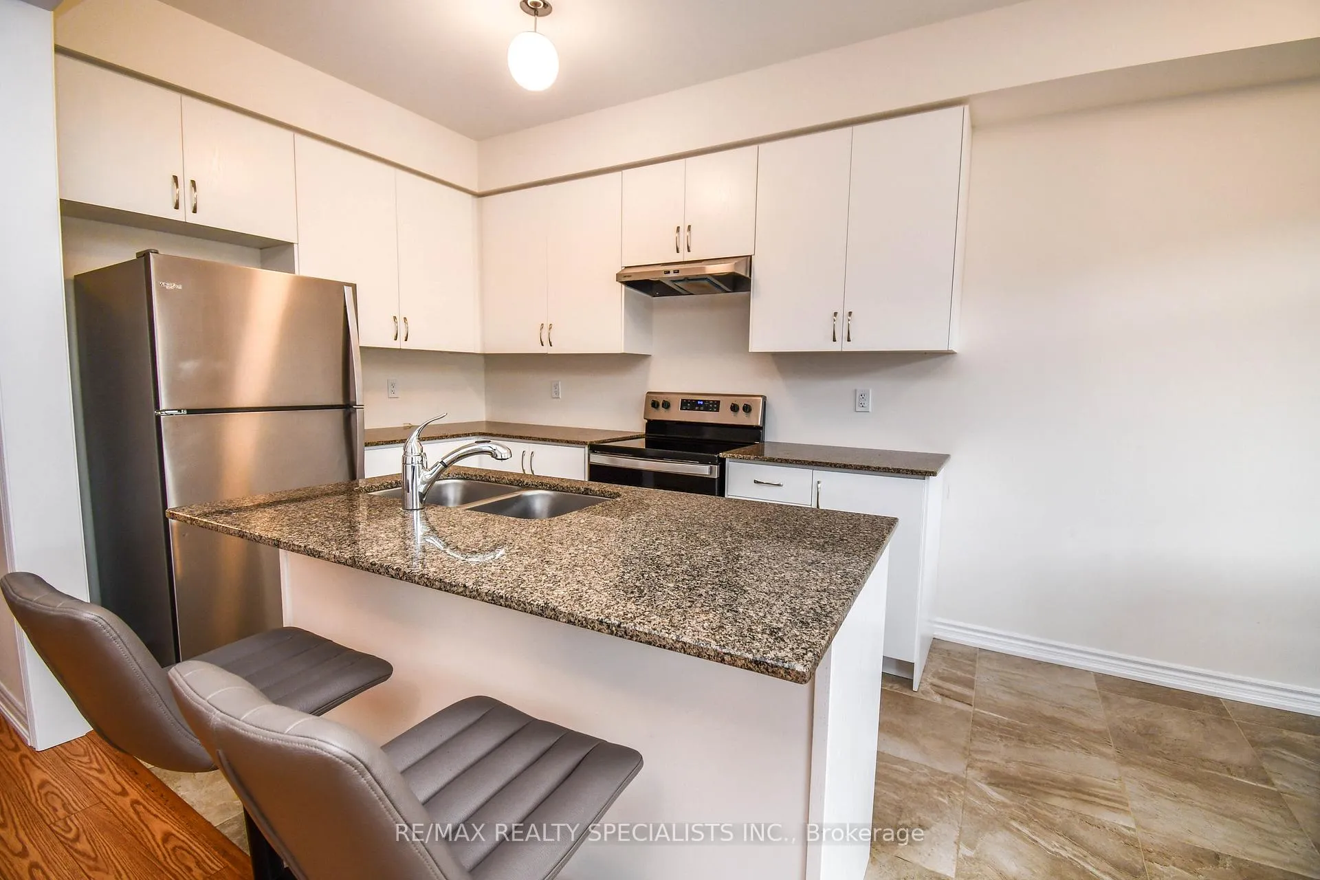 Photo 15 of 30 Valleybrook Road, Barrie, Rural Barrie Southeast — HOMEH