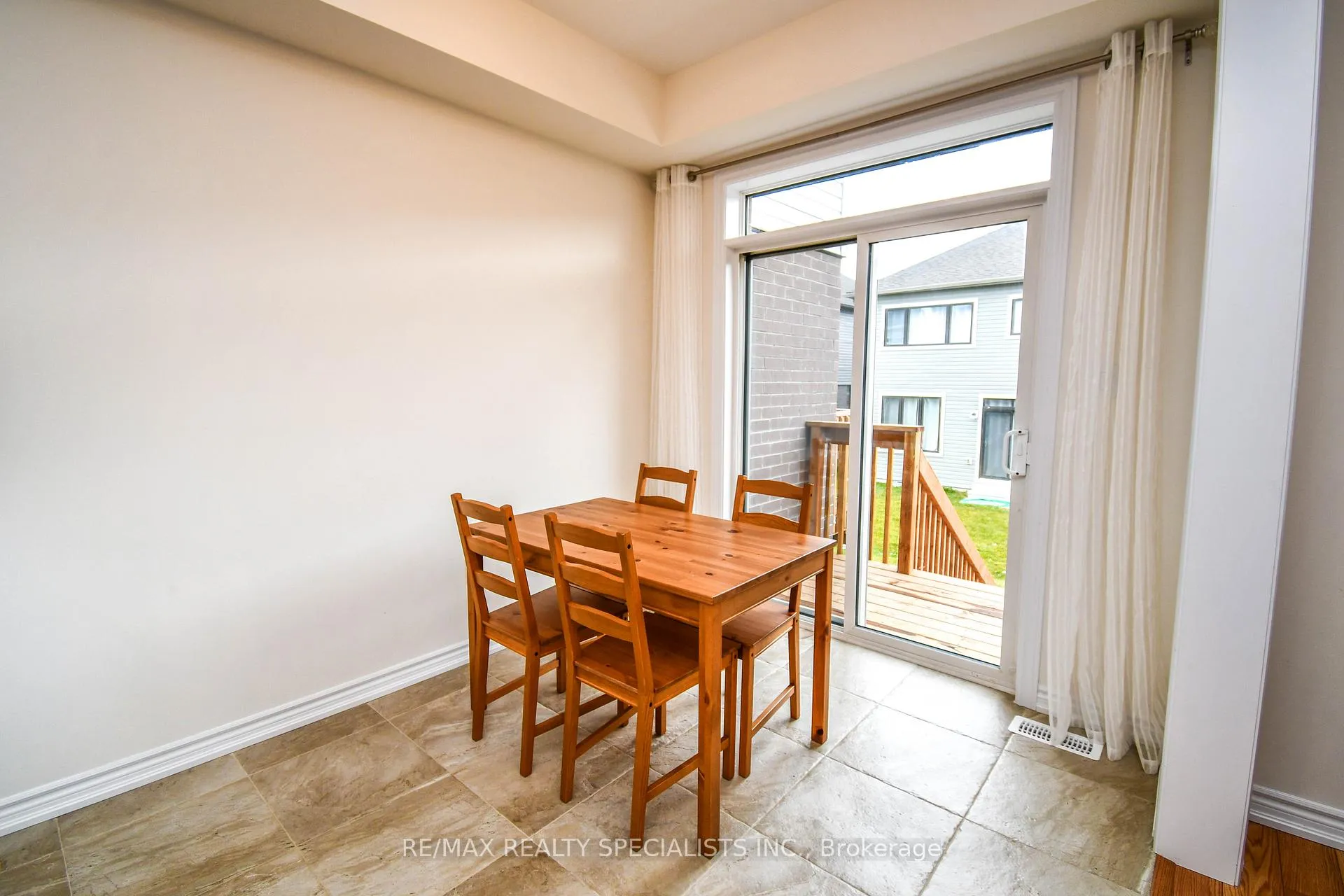 Photo 16 of 30 Valleybrook Road, Barrie, Rural Barrie Southeast — HOMEH