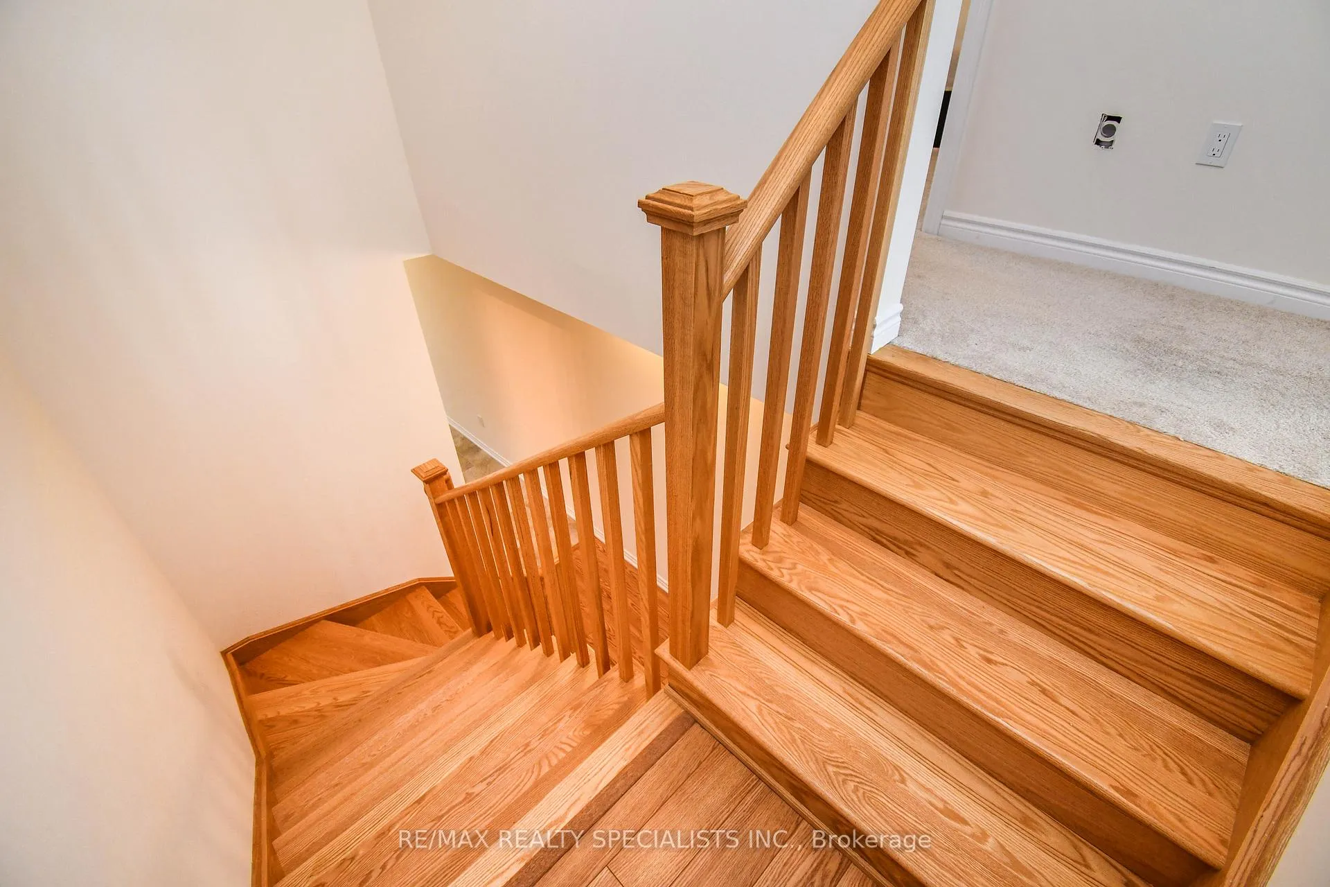 Photo 19 of 30 Valleybrook Road, Barrie, Rural Barrie Southeast — HOMEH