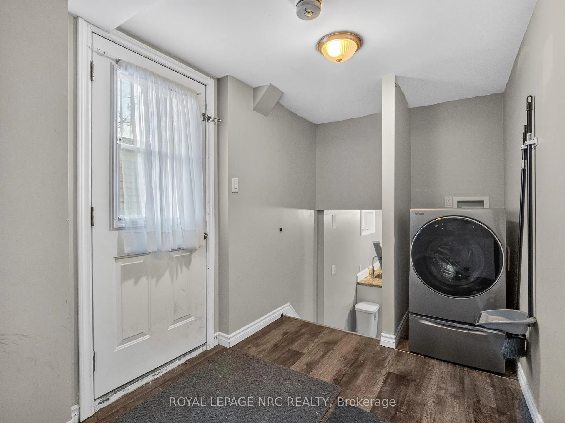 Photo 3 of Unit LOWER, 34 Preston Place, Welland, N. Welland — HOMEH