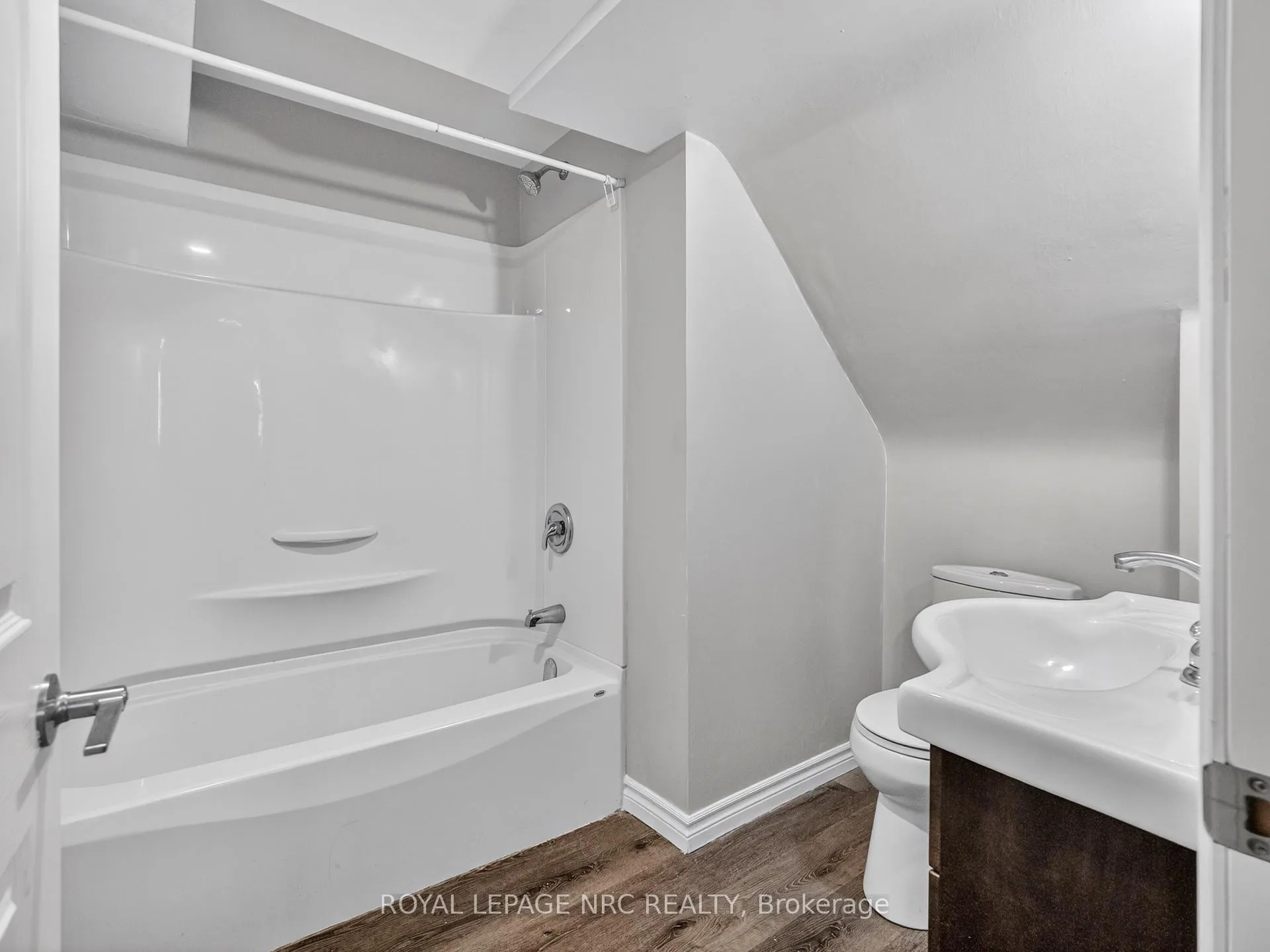 Photo 9 of Unit LOWER, 34 Preston Place, Welland, N. Welland — HOMEH