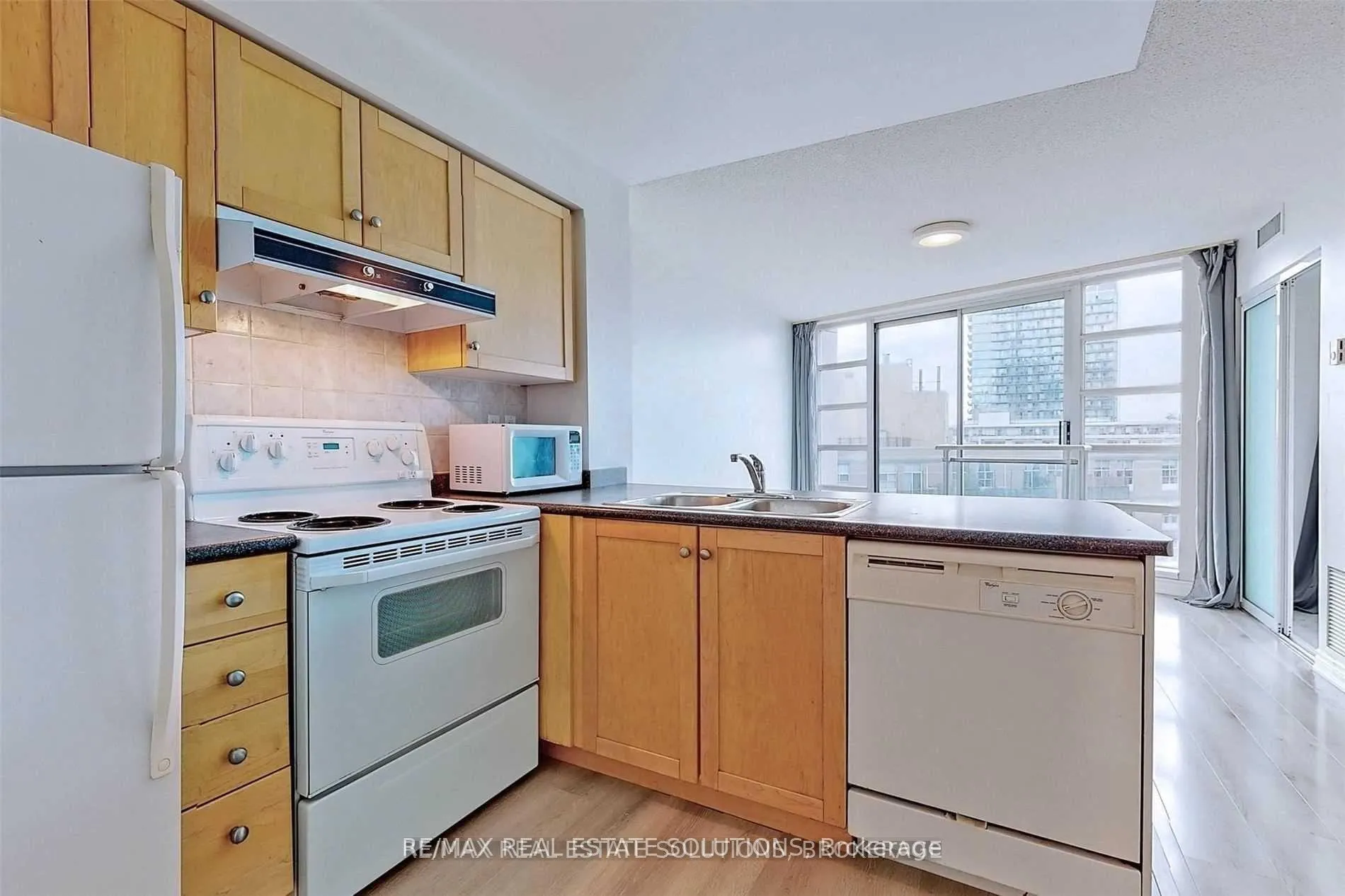 Photo 2 of Unit 1119, 650 Queens Quay W, Toronto, Niagara — HOMEH