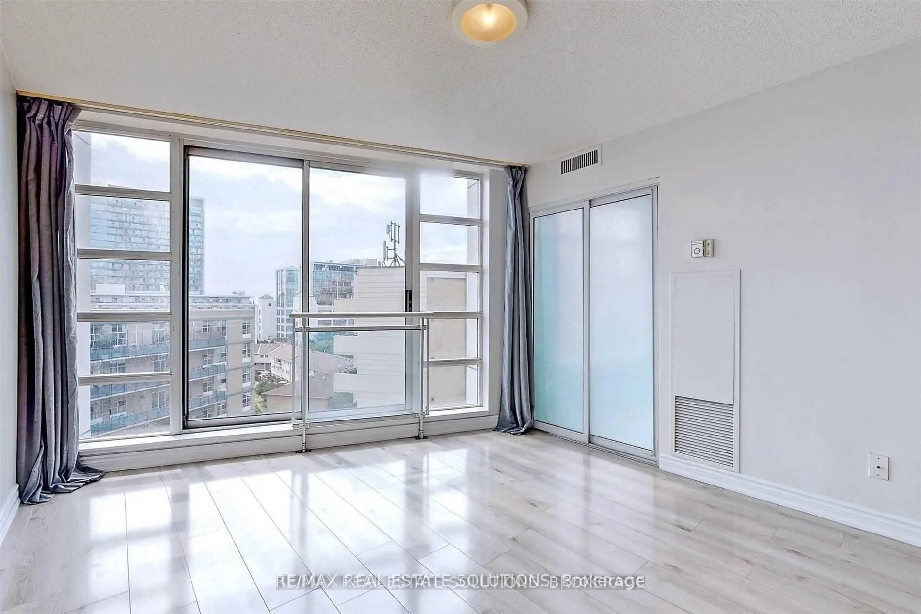 Photo 3 of Unit 1119, 650 Queens Quay W, Toronto, Niagara — HOMEH