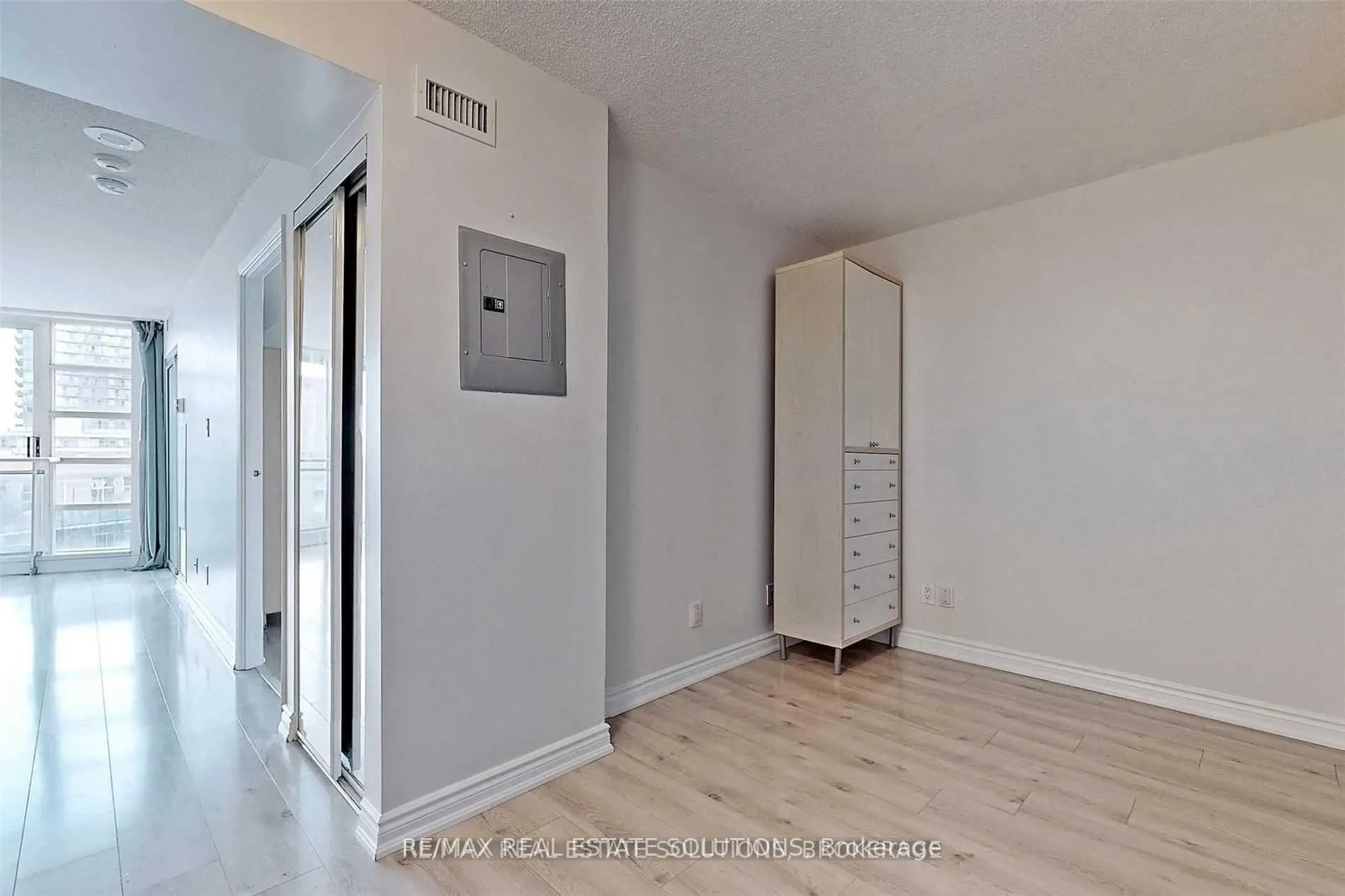 Photo 9 of Unit 1119, 650 Queens Quay W, Toronto, Niagara — HOMEH