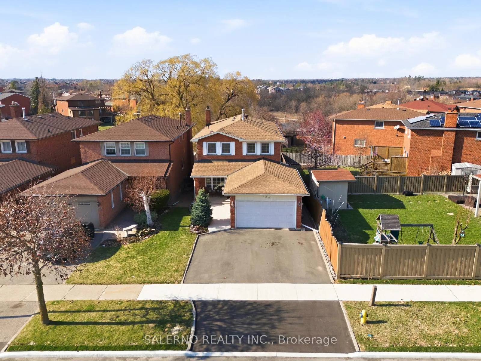Photo 2 of 125 Kaiser Drive, Vaughan, West Woodbridge — HOMEH