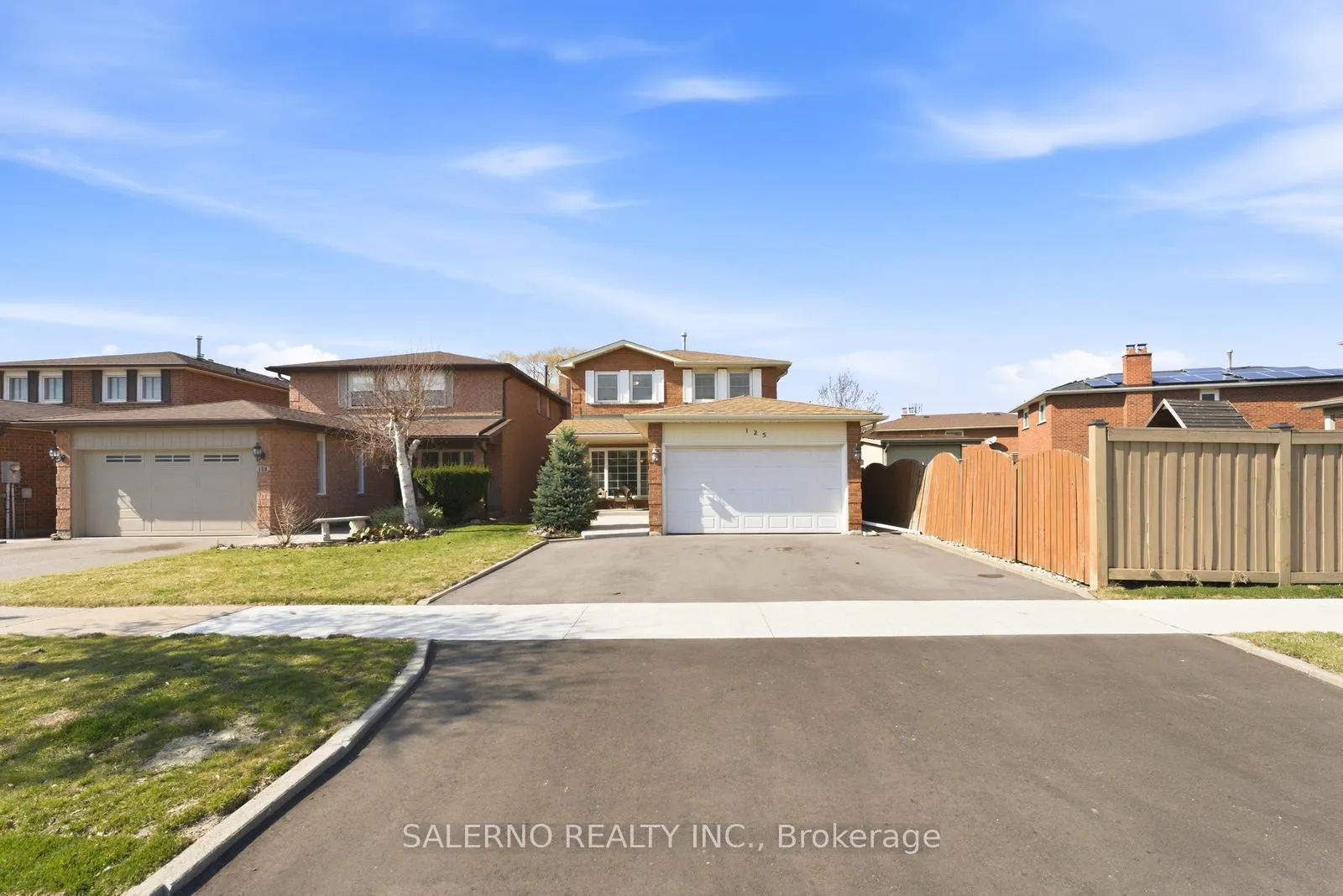 Photo 3 of 125 Kaiser Drive, Vaughan, West Woodbridge — HOMEH