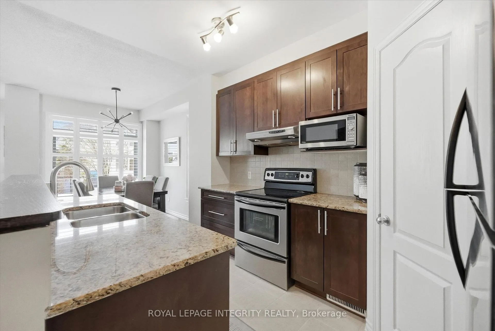 Photo 6 of 418 Rochefort Circle, Ottawa, Avalon West — HOMEH