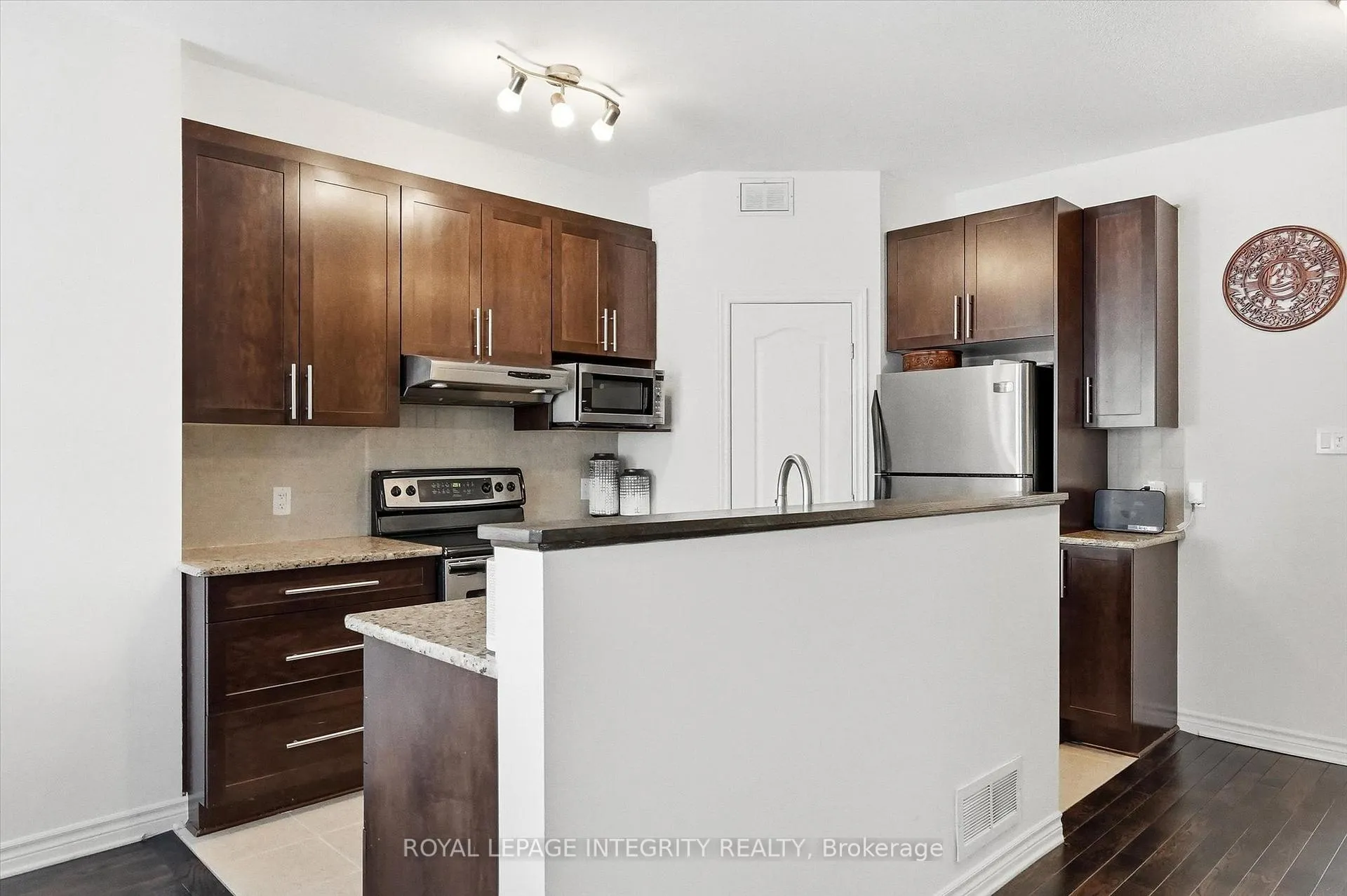 Photo 7 of 418 Rochefort Circle, Ottawa, Avalon West — HOMEH
