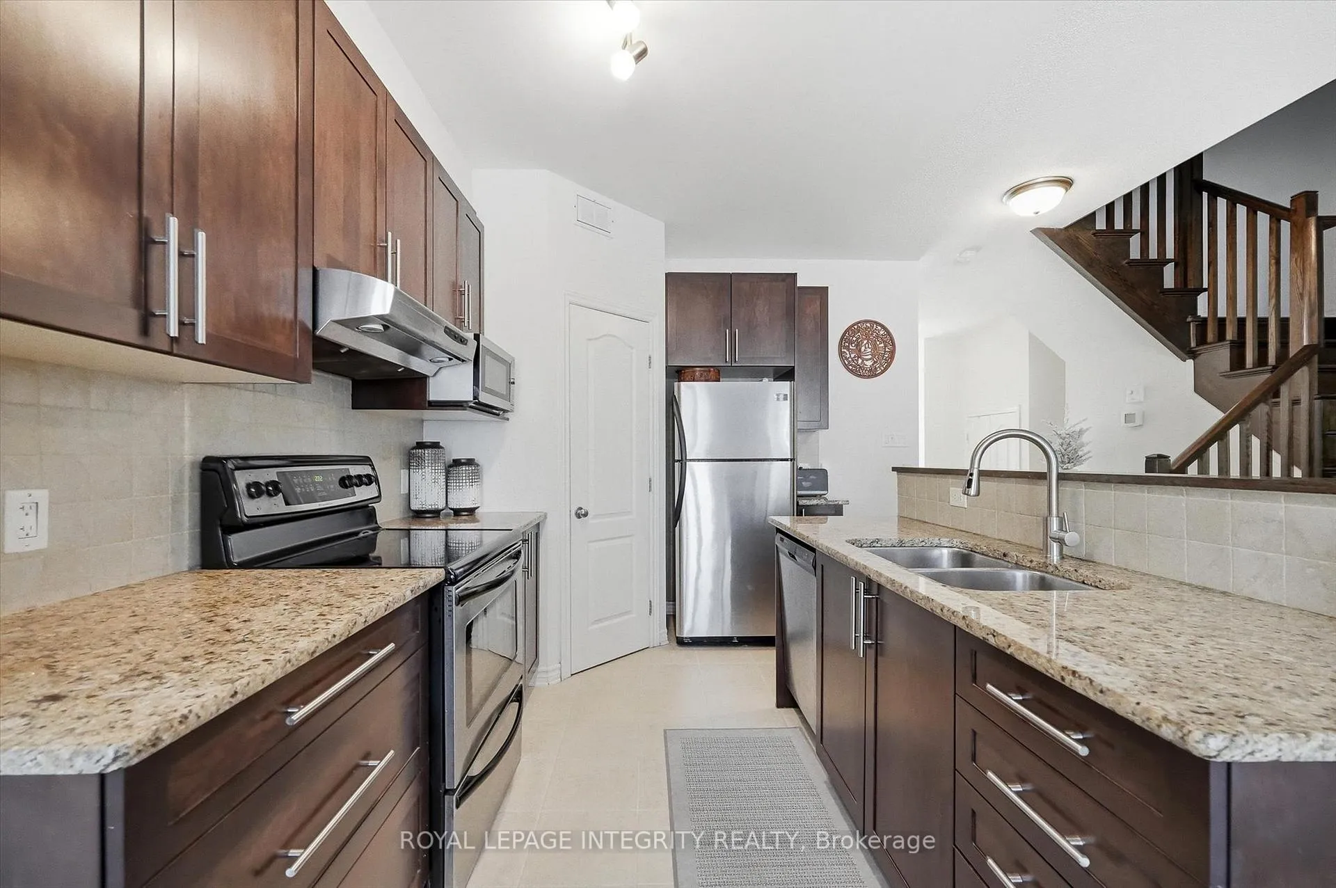 Photo 8 of 418 Rochefort Circle, Ottawa, Avalon West — HOMEH