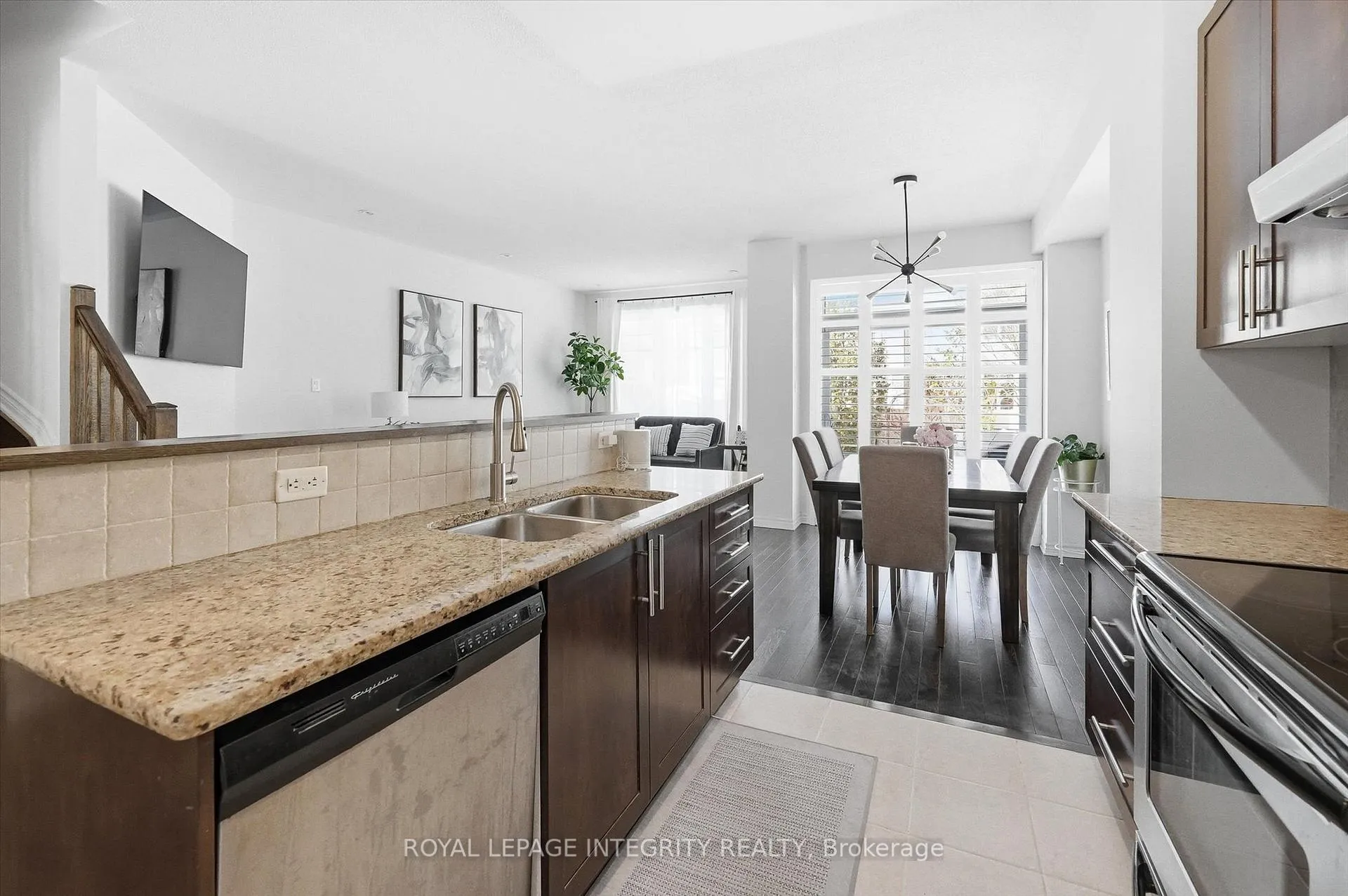Photo 9 of 418 Rochefort Circle, Ottawa, Avalon West — HOMEH
