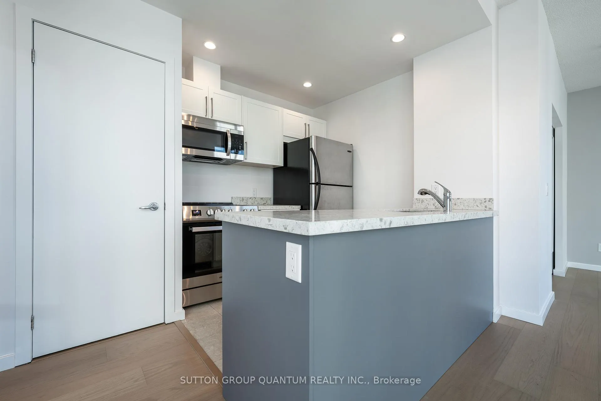 Photo 3 of Unit 3512, 208 Queens Quay W, Toronto, Waterfront Communities — HOMEH