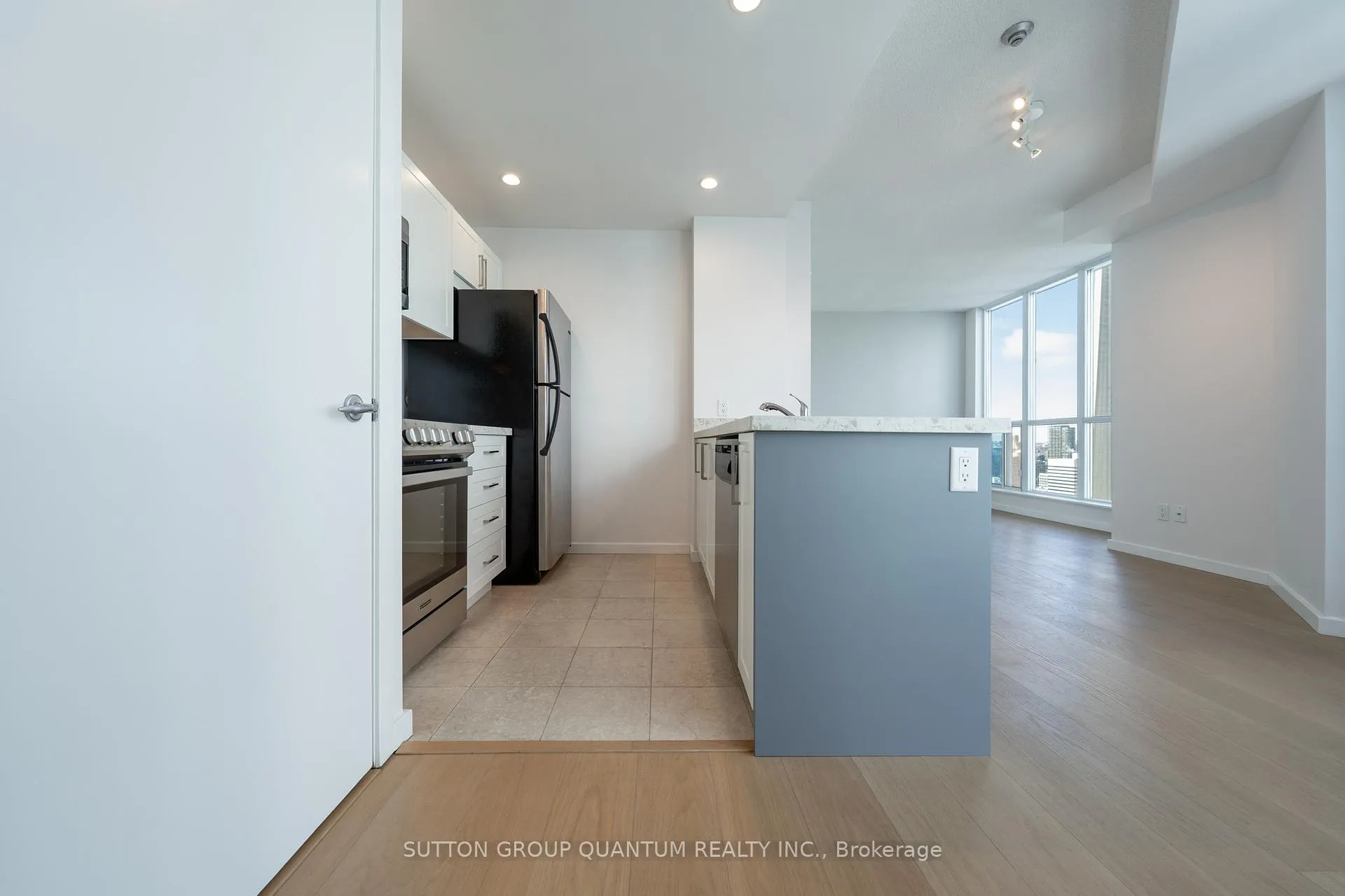 Photo 6 of Unit 3512, 208 Queens Quay W, Toronto, Waterfront Communities — HOMEH