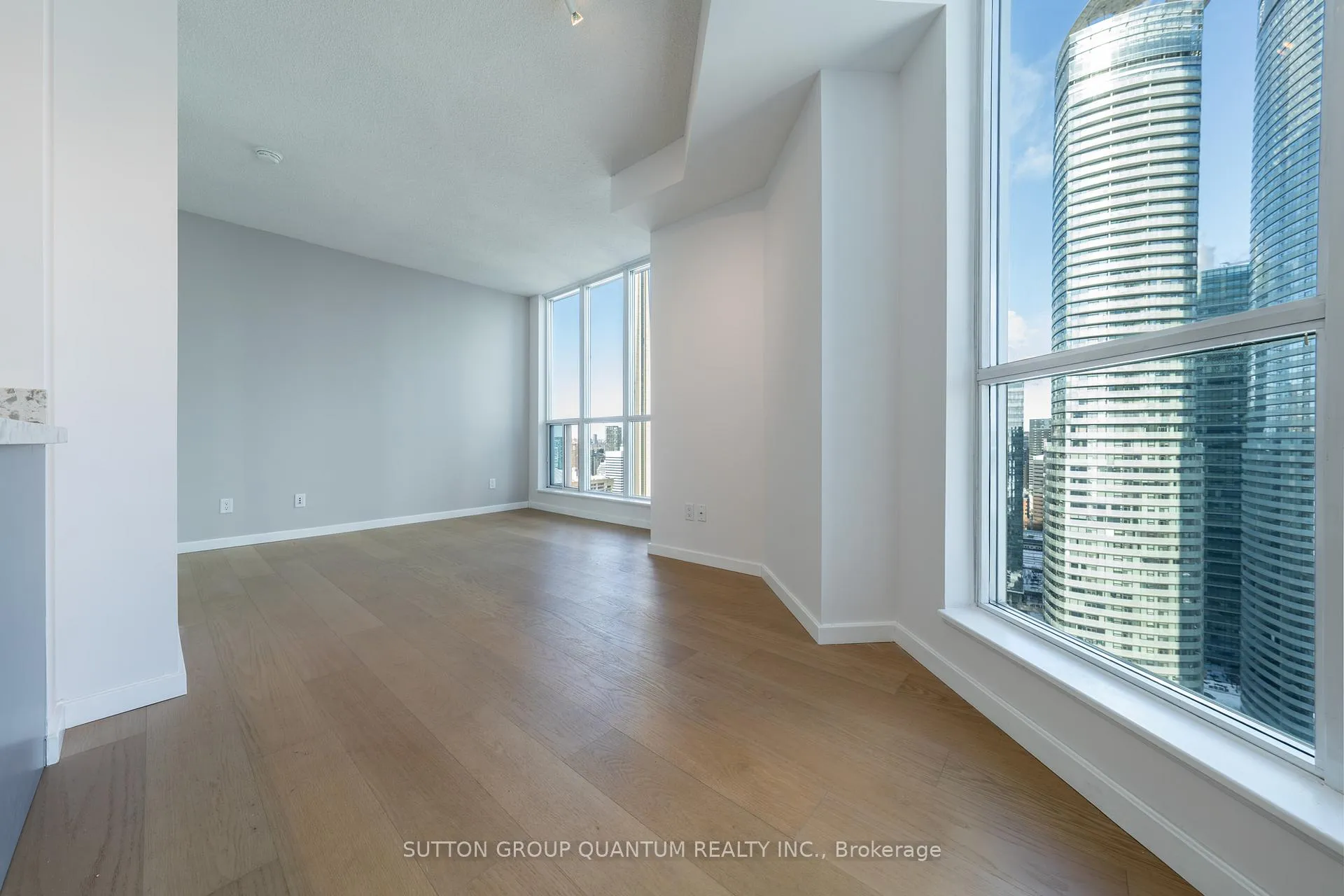 Photo 7 of Unit 3512, 208 Queens Quay W, Toronto, Waterfront Communities — HOMEH